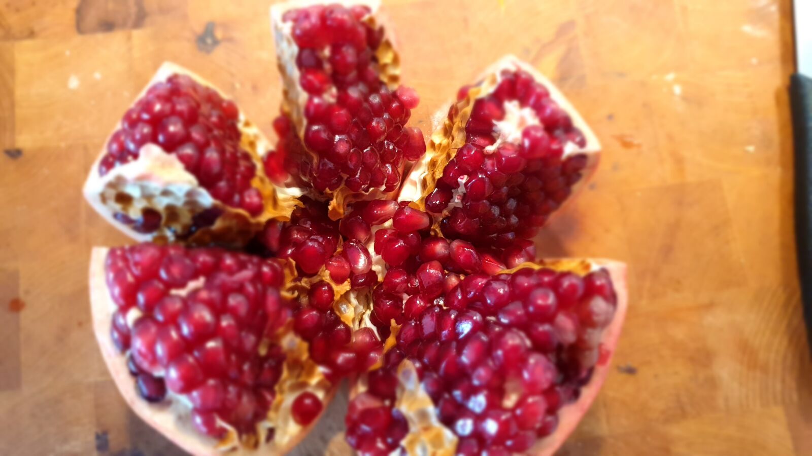 Samsung Galaxy S9 sample photo. Pomegranate seed removal, pomegranate photography