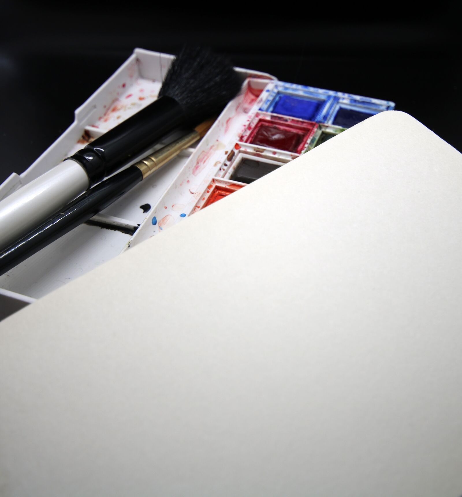 Canon EOS 750D (EOS Rebel T6i / EOS Kiss X8i) sample photo. Paintbox, paintbrushes, color photography