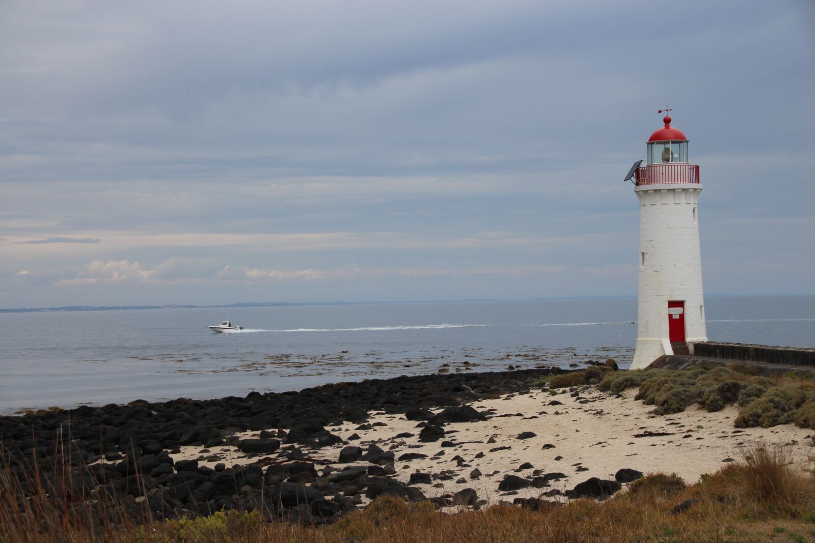 Canon EOS 650D (EOS Rebel T4i / EOS Kiss X6i) sample photo. Lighthouse, ocean road, australia photography