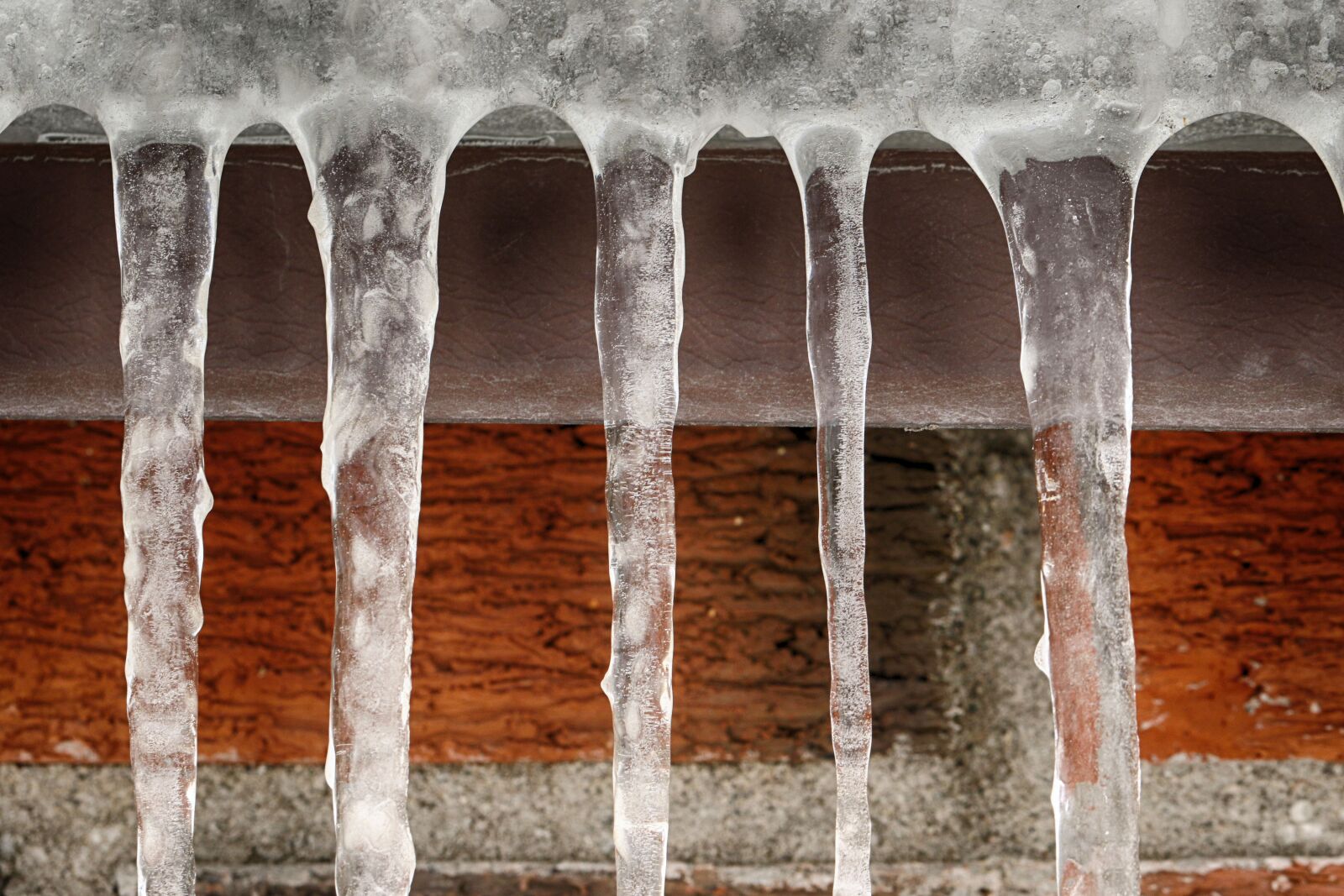 Canon EOS 7D Mark II sample photo. Icicle, brick wall, frost photography