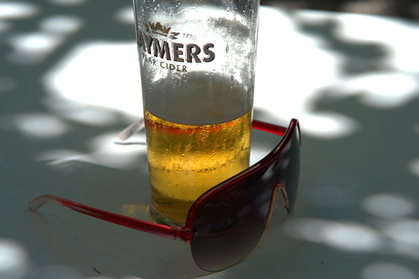 Sony a7 II sample photo. Sunglasses, beer, beer glass photography