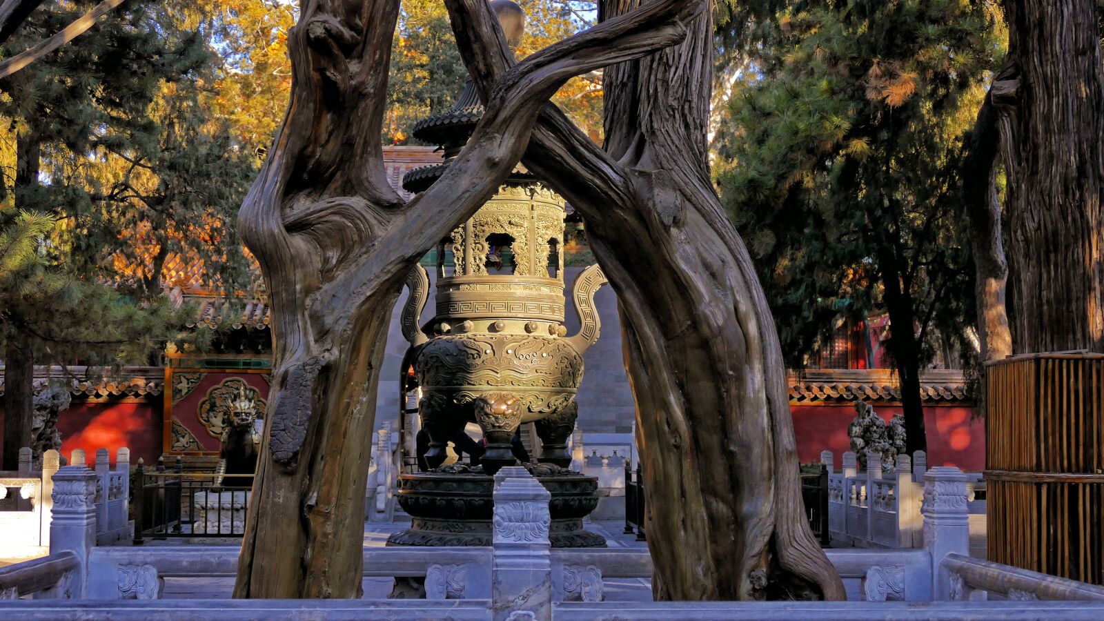 Panasonic Lumix DMC-FZ1000 sample photo. China, beijing, square photography