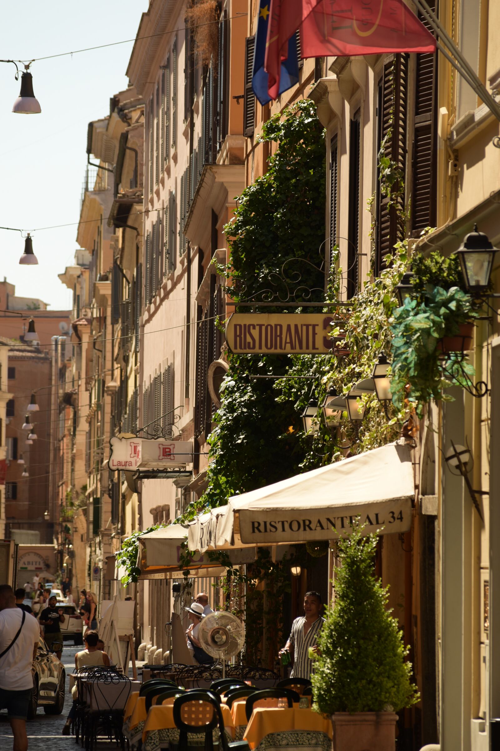 Nikon D5500 sample photo. Italy, street, restaurant photography