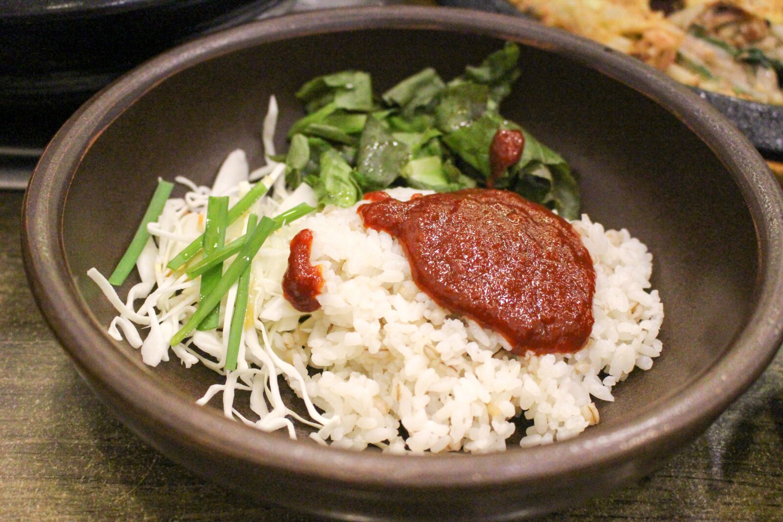 Canon EOS 100D (EOS Rebel SL1 / EOS Kiss X7) sample photo. Bibimbap, gochujang, korean photography