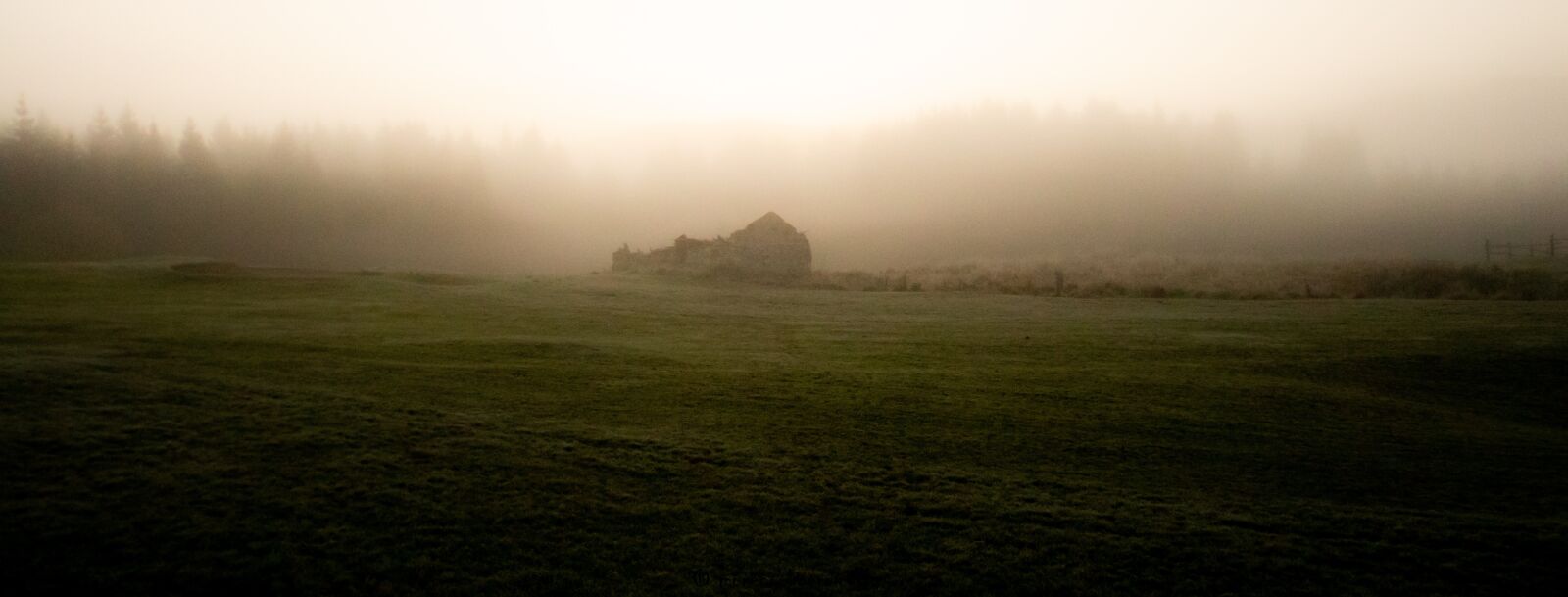 Canon EOS 80D sample photo. Winter, fog, cottage photography