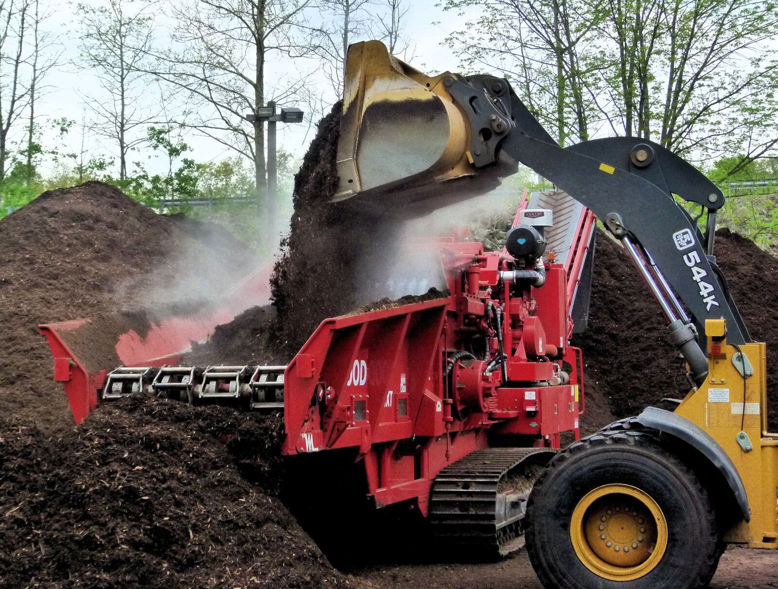 Panasonic Lumix DMC-FZ100 sample photo. Compost grinder, compost, chipper photography