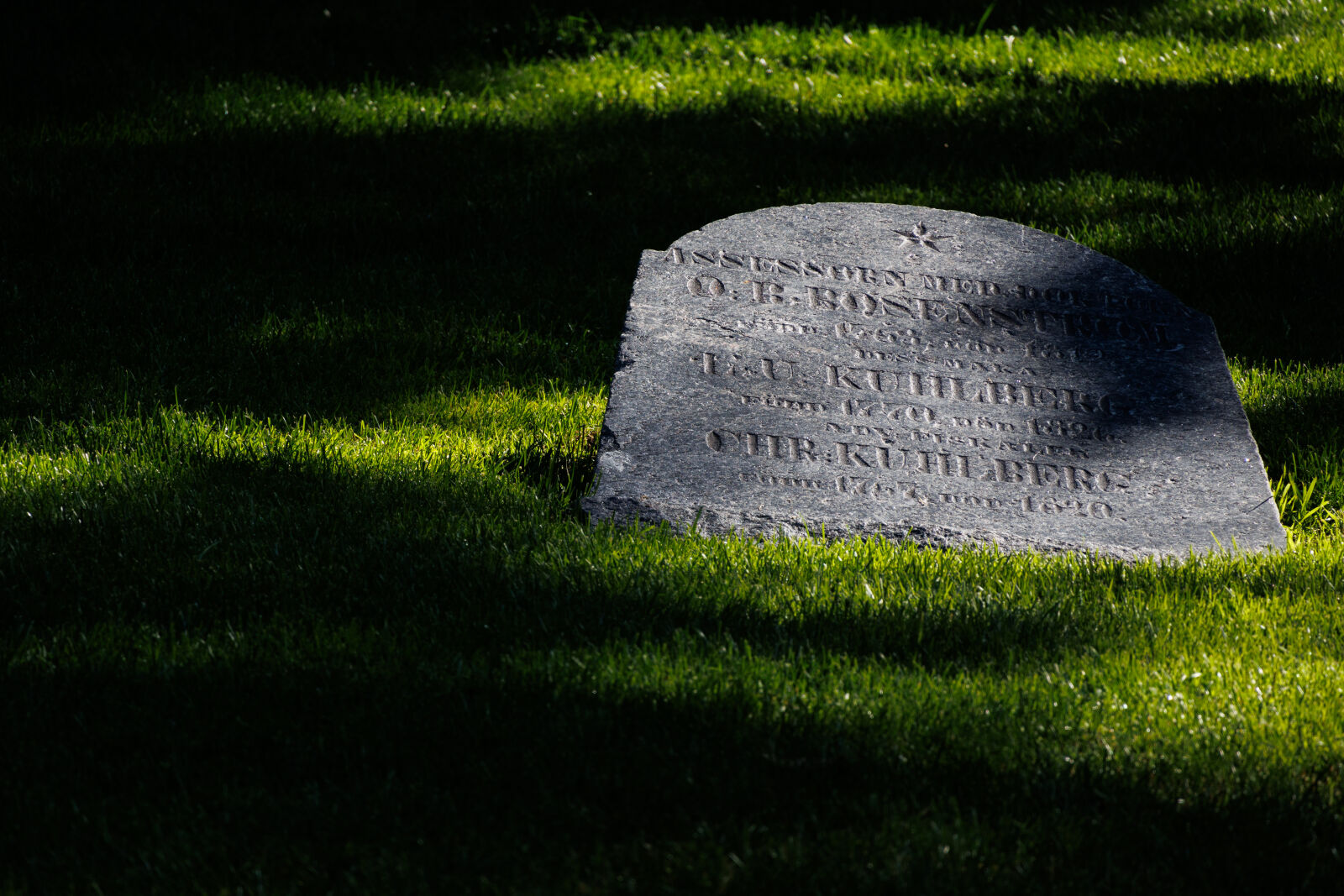 Canon RF-S 55-210mm F5.0-7.1 IS STM sample photo. Old graveyard shadows photography