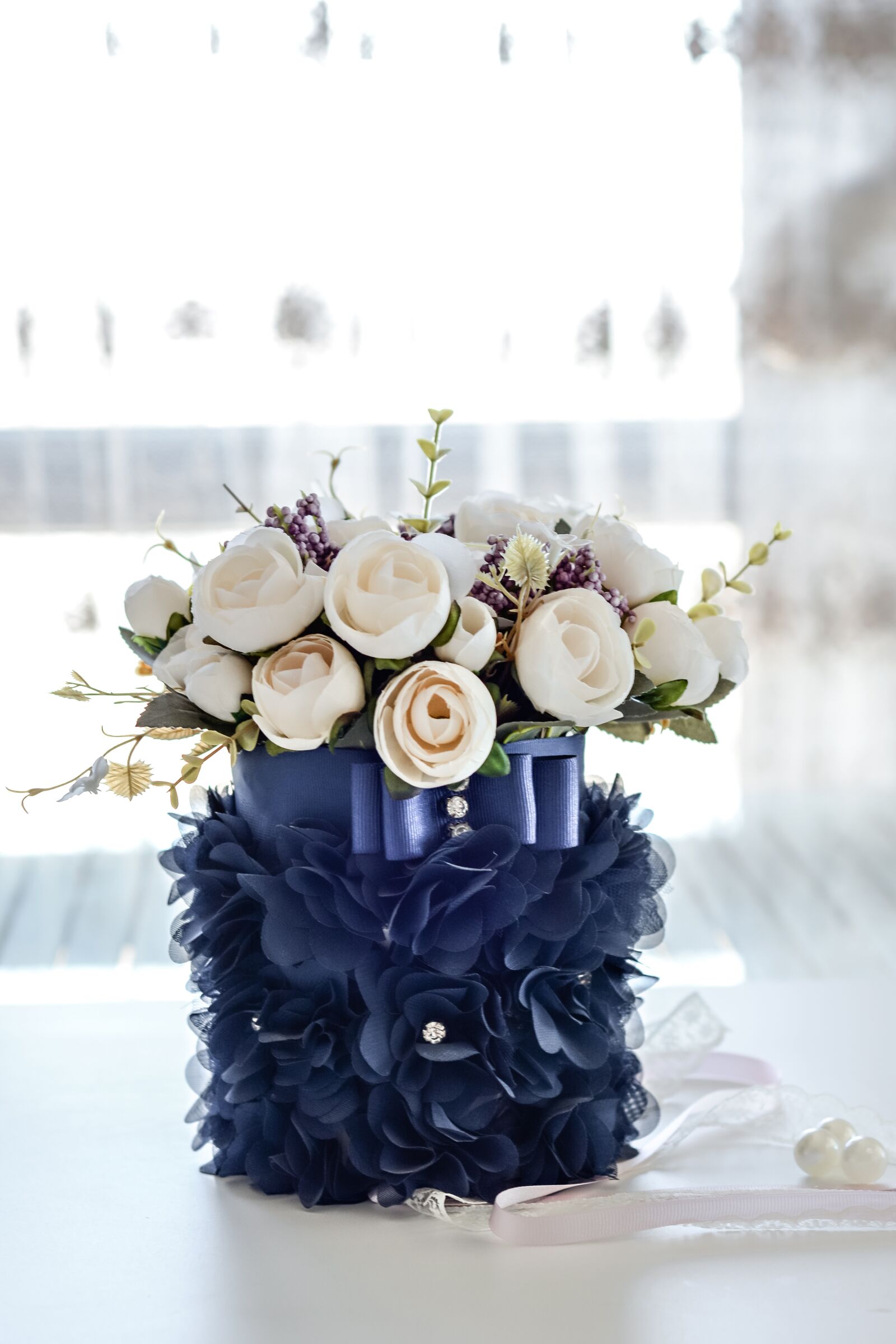 Nikon D7100 sample photo. Flowers, dark blue vase photography