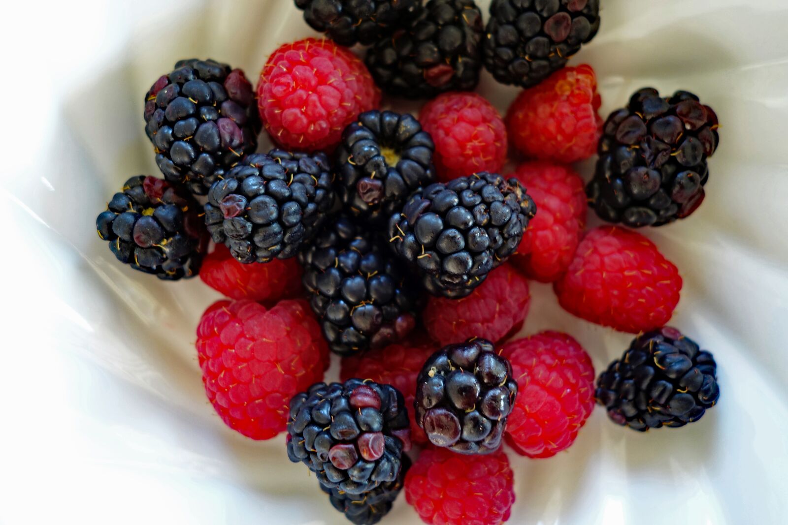 Sony Cyber-shot DSC-RX100 II sample photo. Raspberry, raspberries, berries photography