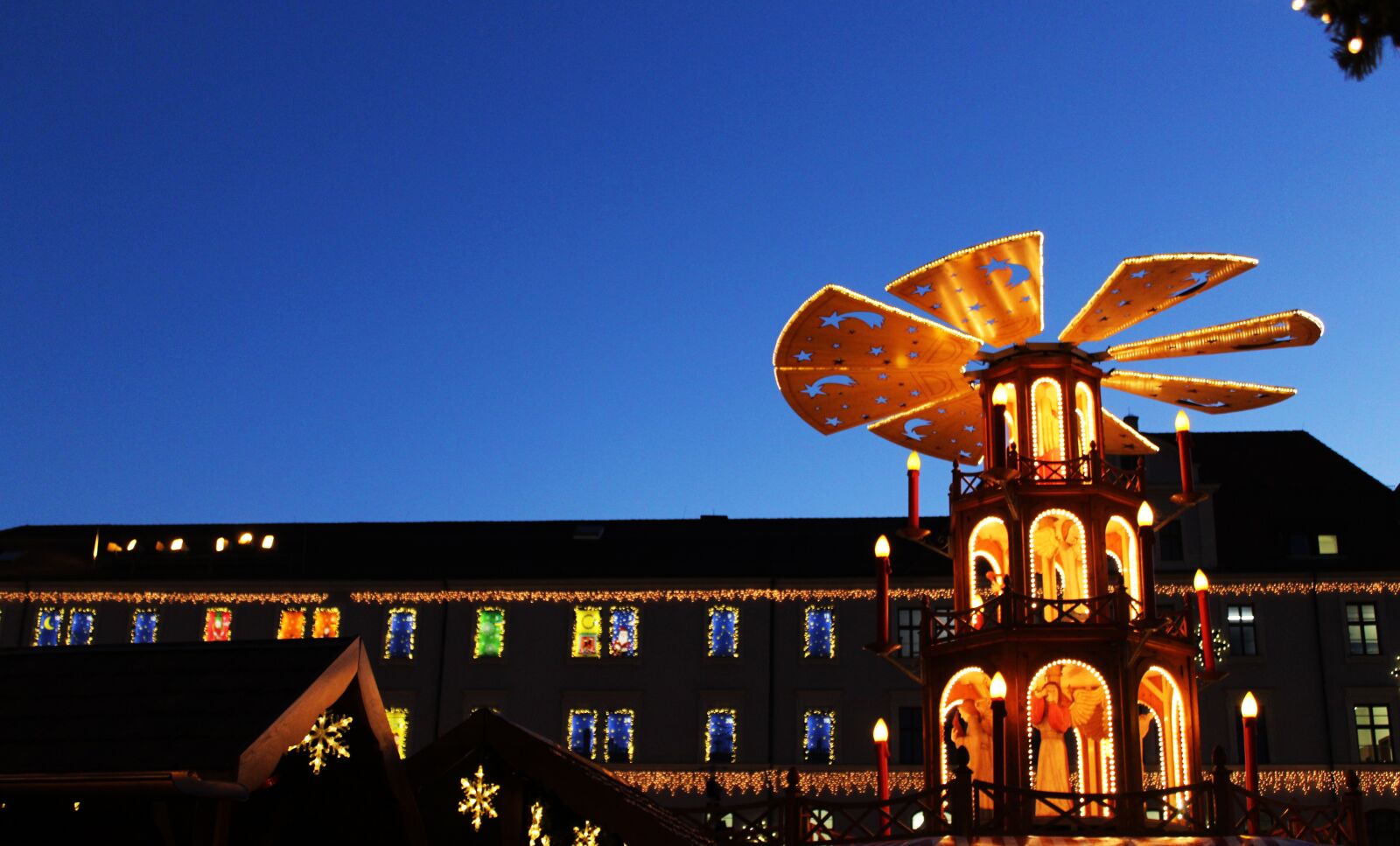 Canon EOS 1300D (EOS Rebel T6 / EOS Kiss X80) sample photo. Augsburg, christmas market, bavaria photography