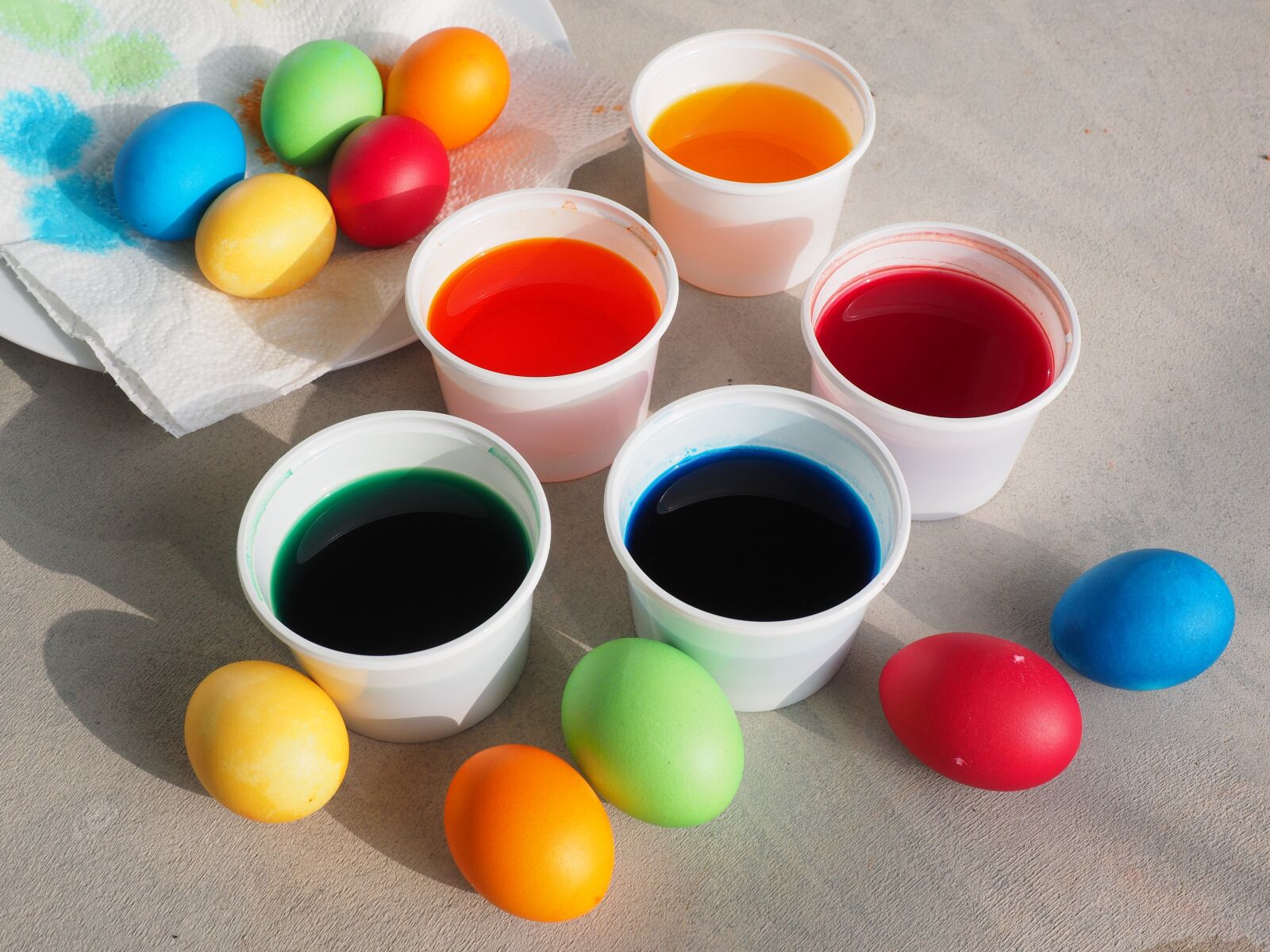 Olympus OM-D E-M1 + Olympus M.Zuiko Digital ED 12-40mm F2.8 Pro sample photo. Easter eggs colors, color photography
