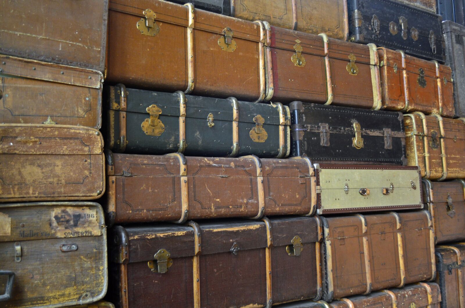 Nikon D5100 sample photo. Luggage, travel, go away photography