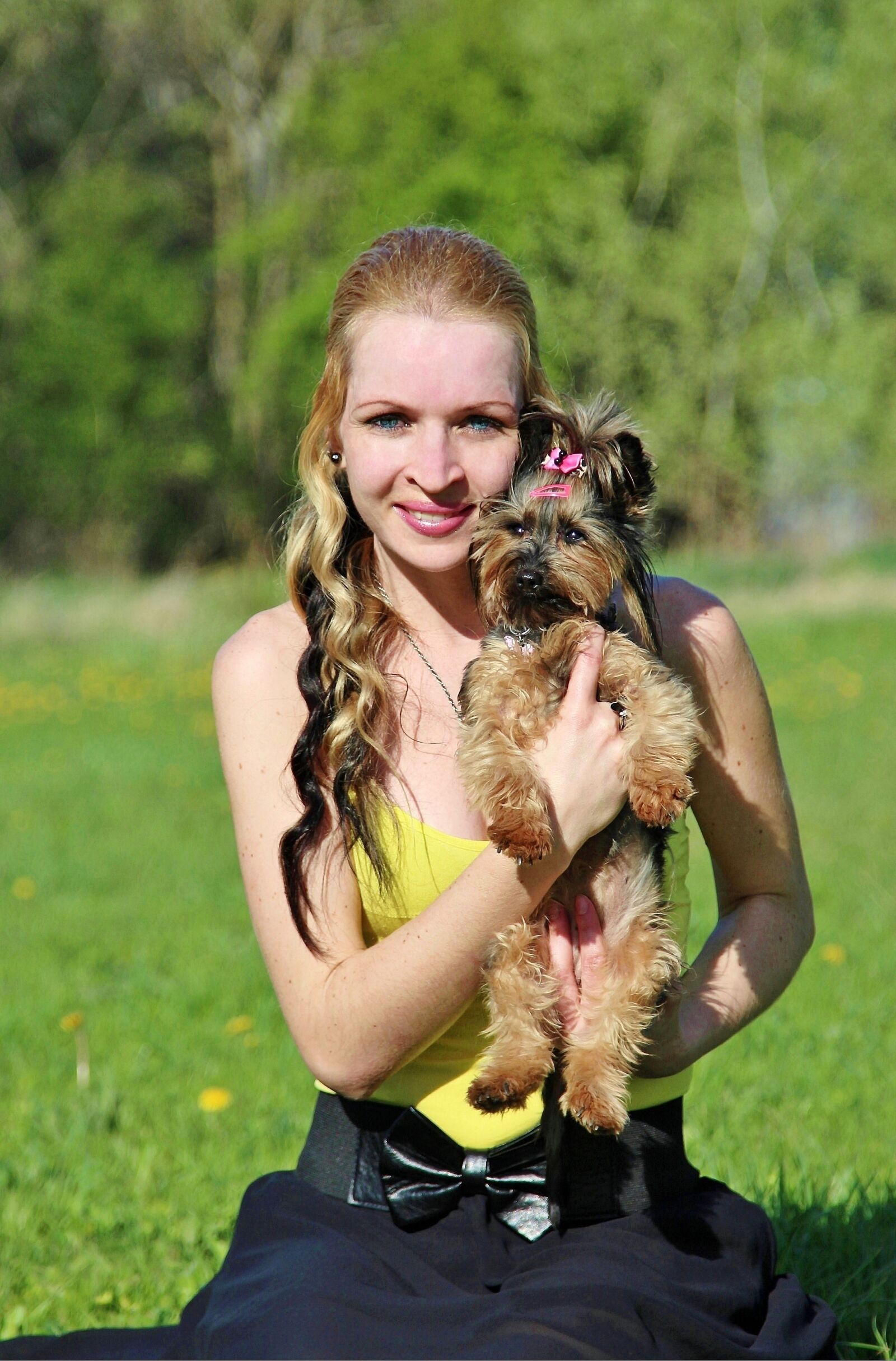 Canon EOS 600D (Rebel EOS T3i / EOS Kiss X5) sample photo. Yorkshire terrier, blonde woman photography
