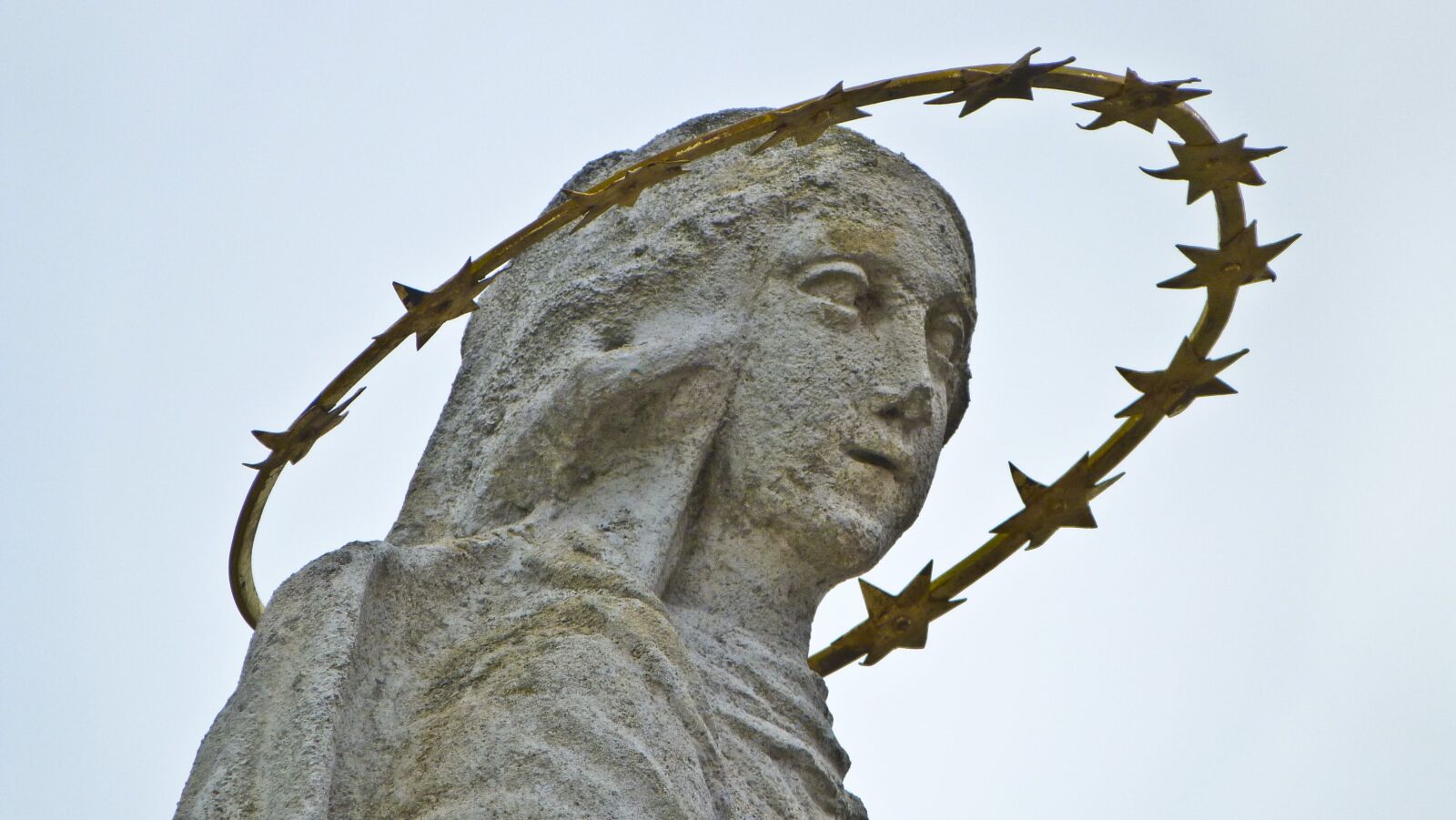 Panasonic Lumix DMC-FZ40 (Lumix DMC-FZ45) sample photo. Statue, nearby, bronze photography