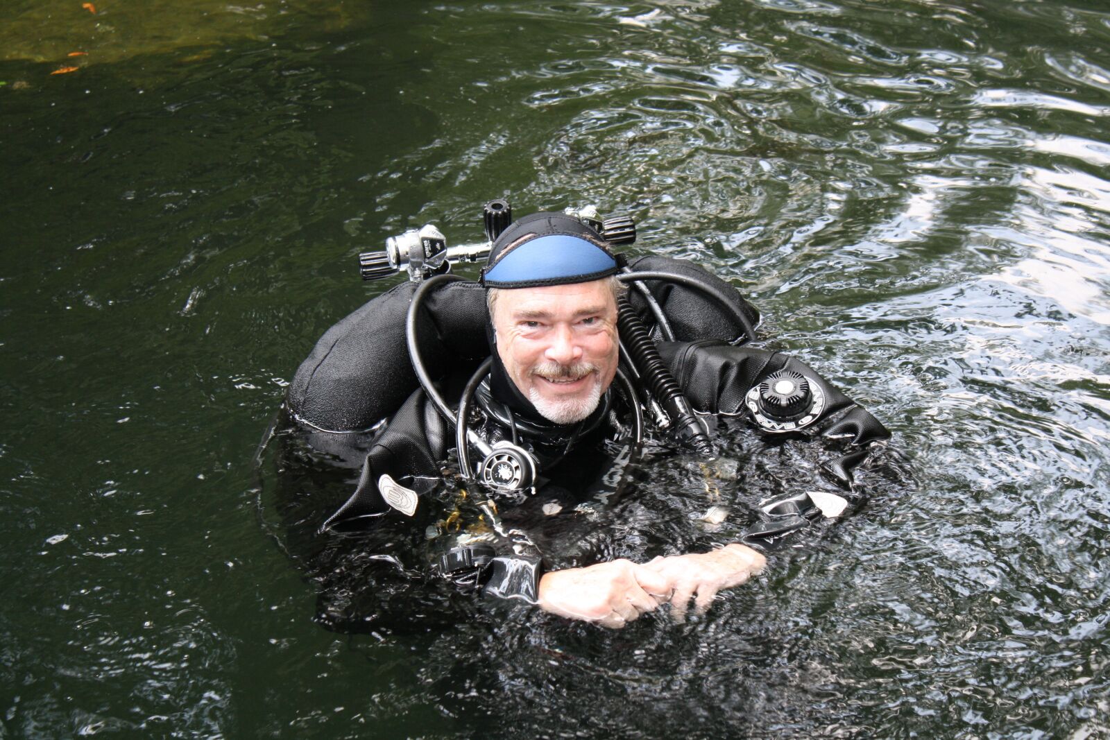 Canon EOS 1000D (EOS Digital Rebel XS / EOS Kiss F) sample photo. Cave diver, scuba, underwater photography
