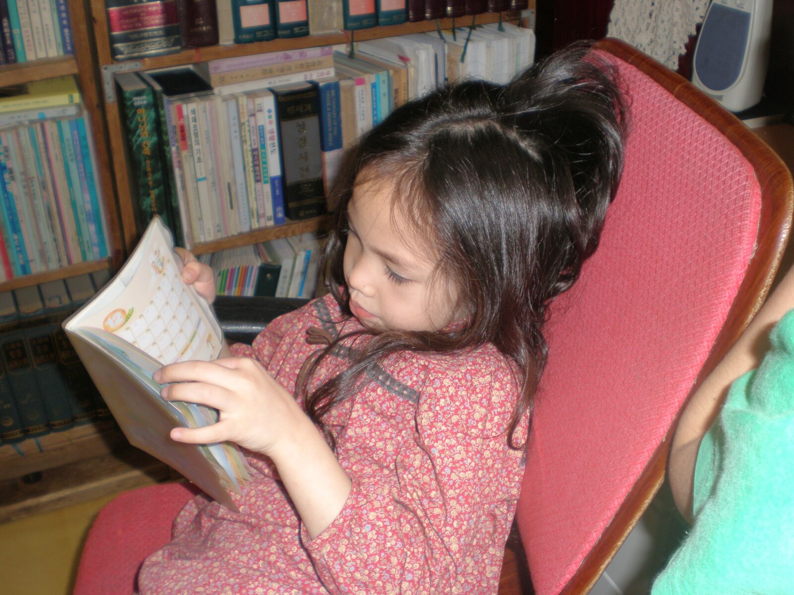 Olympus FE230/X790 sample photo. Girl, reading, charm photography
