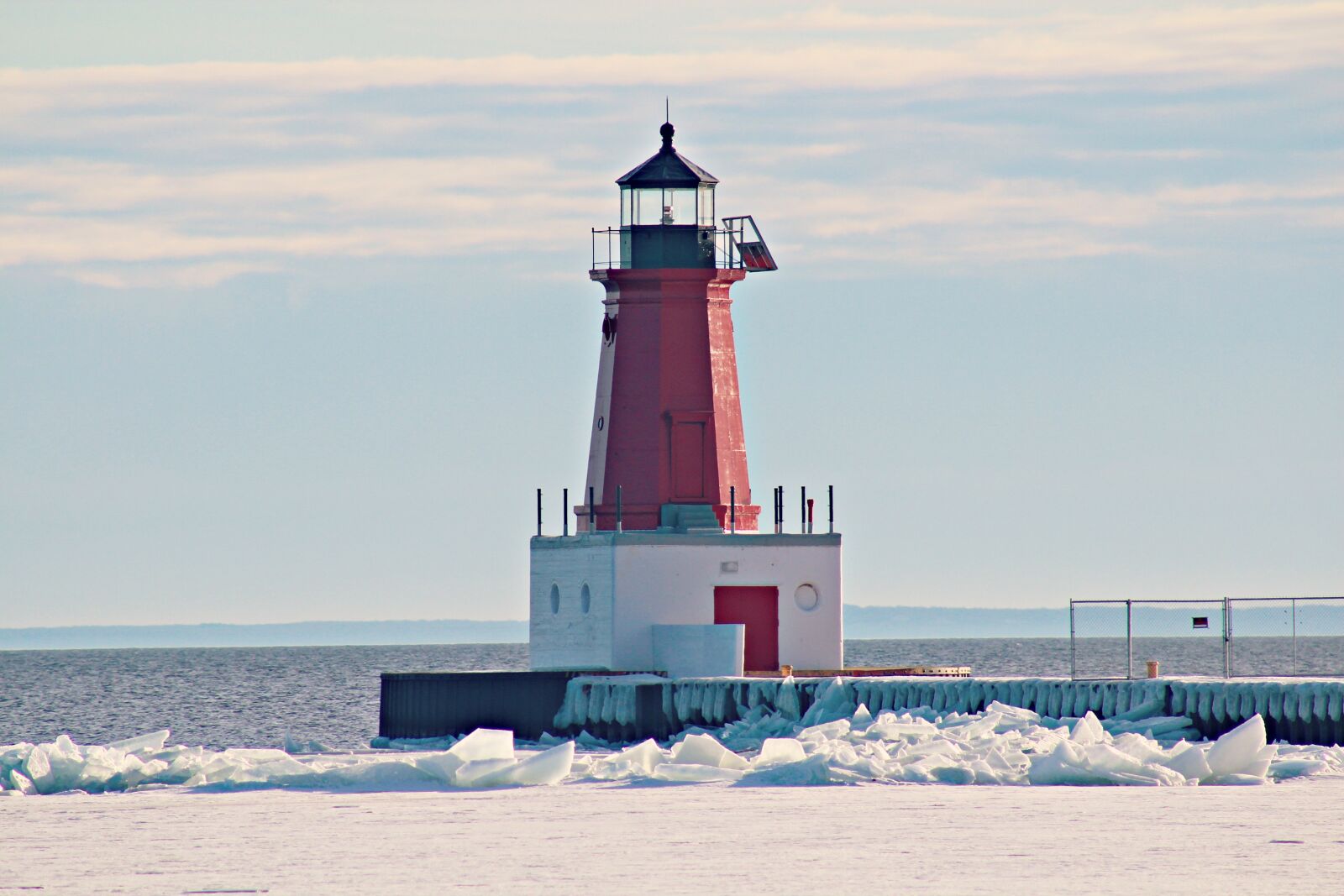 Canon EOS 600D (Rebel EOS T3i / EOS Kiss X5) + Canon EF 75-300mm f/4-5.6 USM sample photo. Ice, lighthouse, lake photography