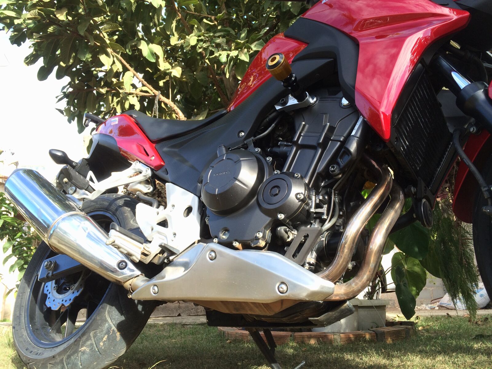 iPhone 5s back camera 4.15mm f/2.2 sample photo. Bike, red, honda photography