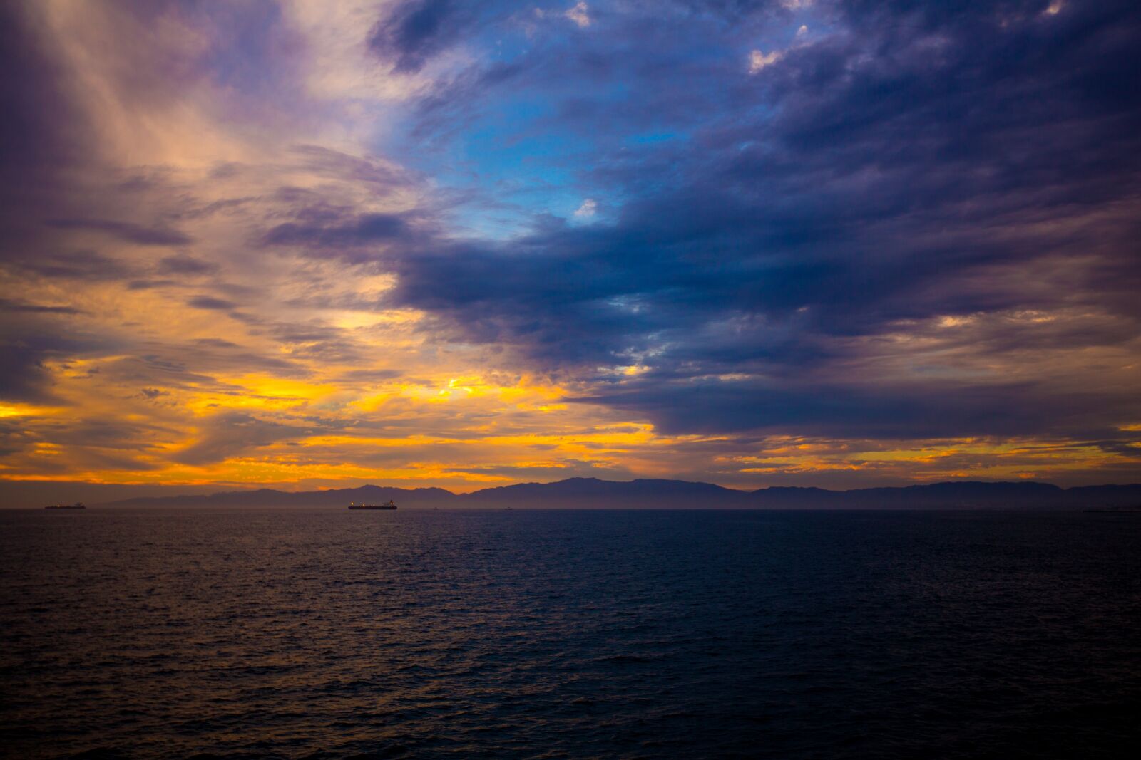 Canon EF 16-35mm F2.8L II USM sample photo. Ocean, sunset, boats photography