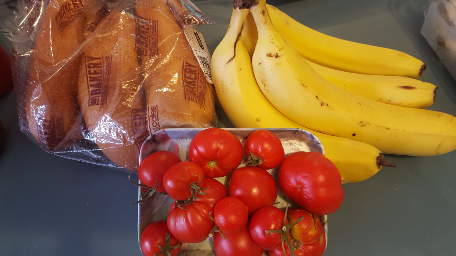 Samsung Galaxy S6 sample photo. Rolls, tomatoes photography