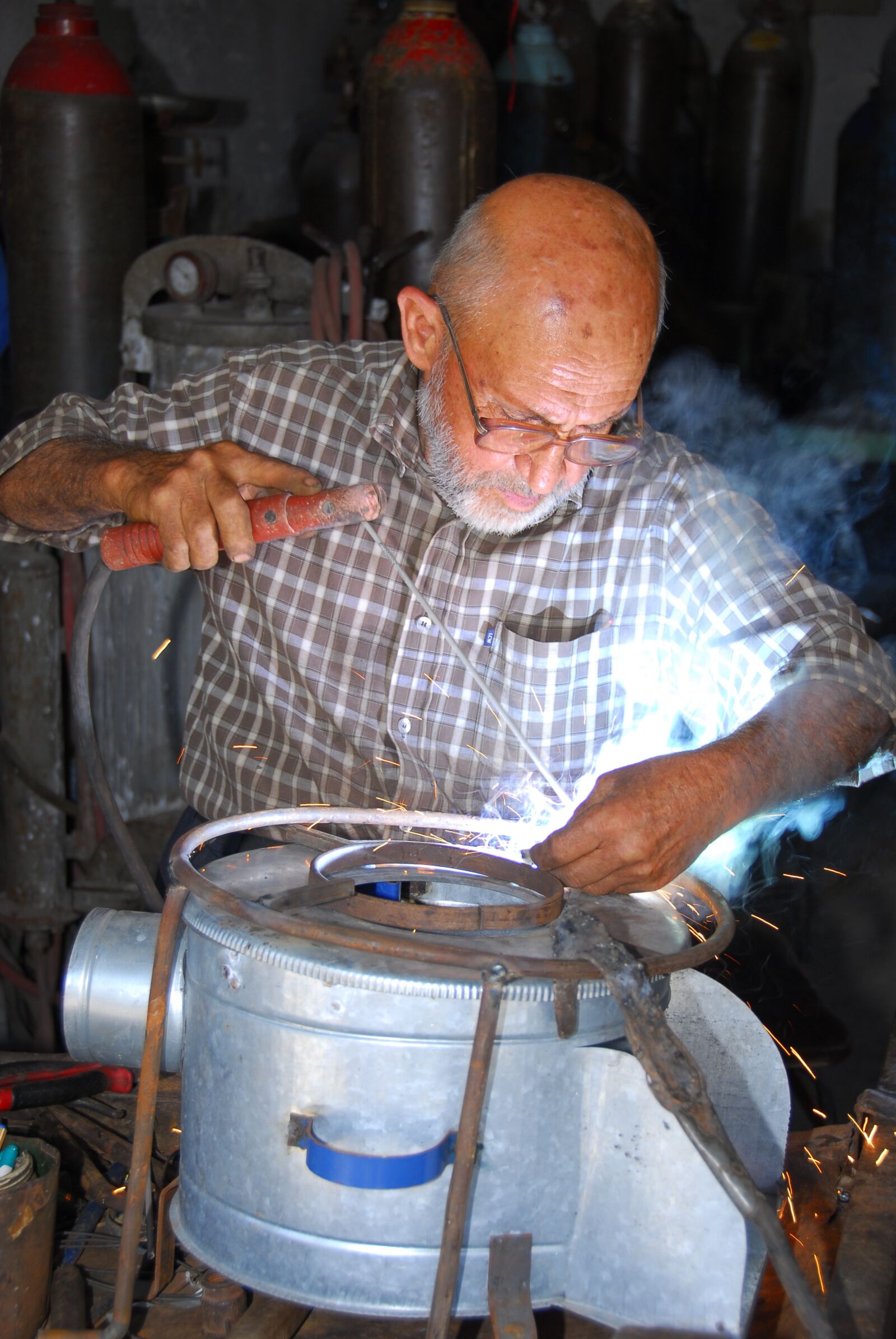 Nikon D200 sample photo. Folk, single, industry photography