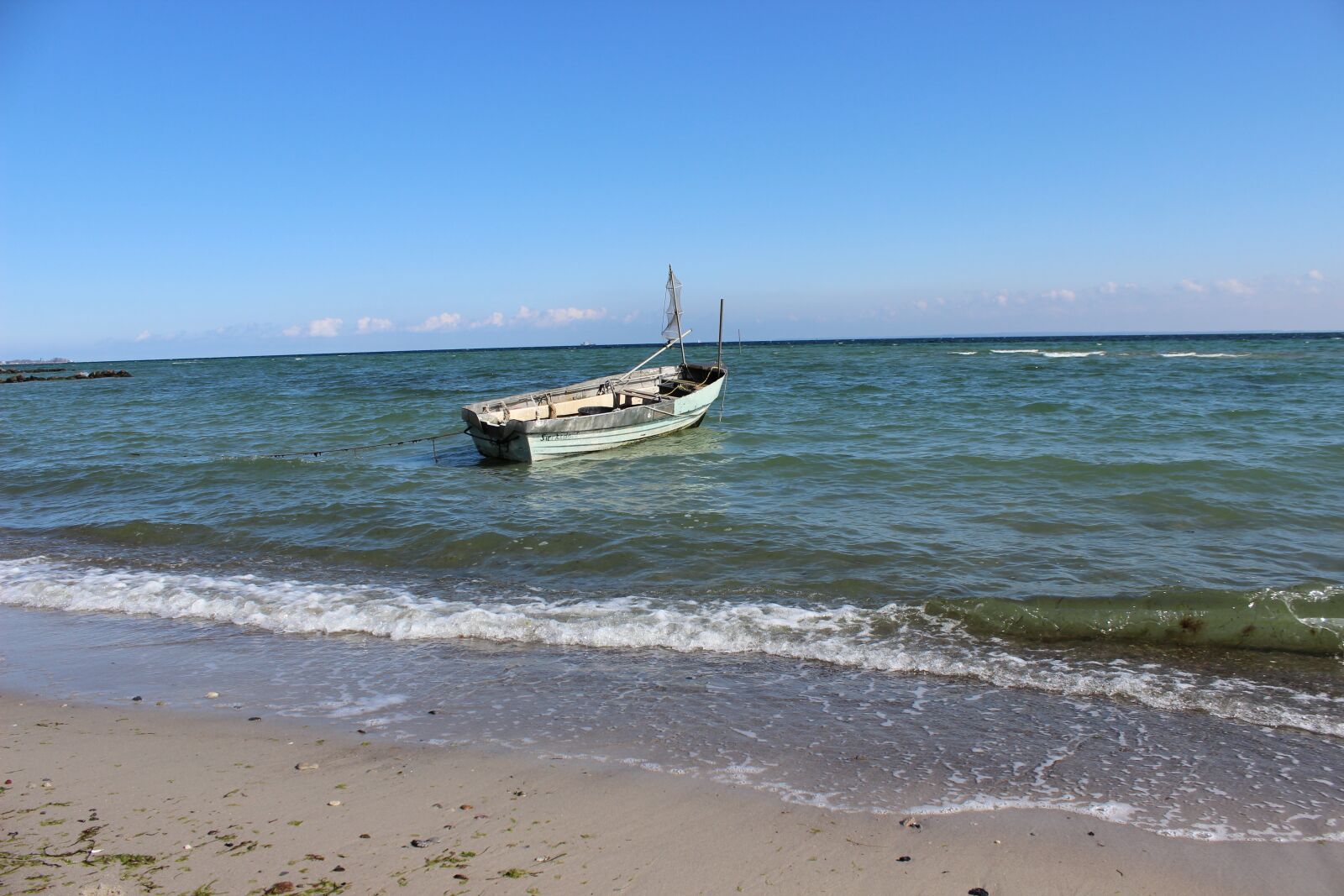 Canon EOS 600D (Rebel EOS T3i / EOS Kiss X5) sample photo. Sea, beach, boat photography