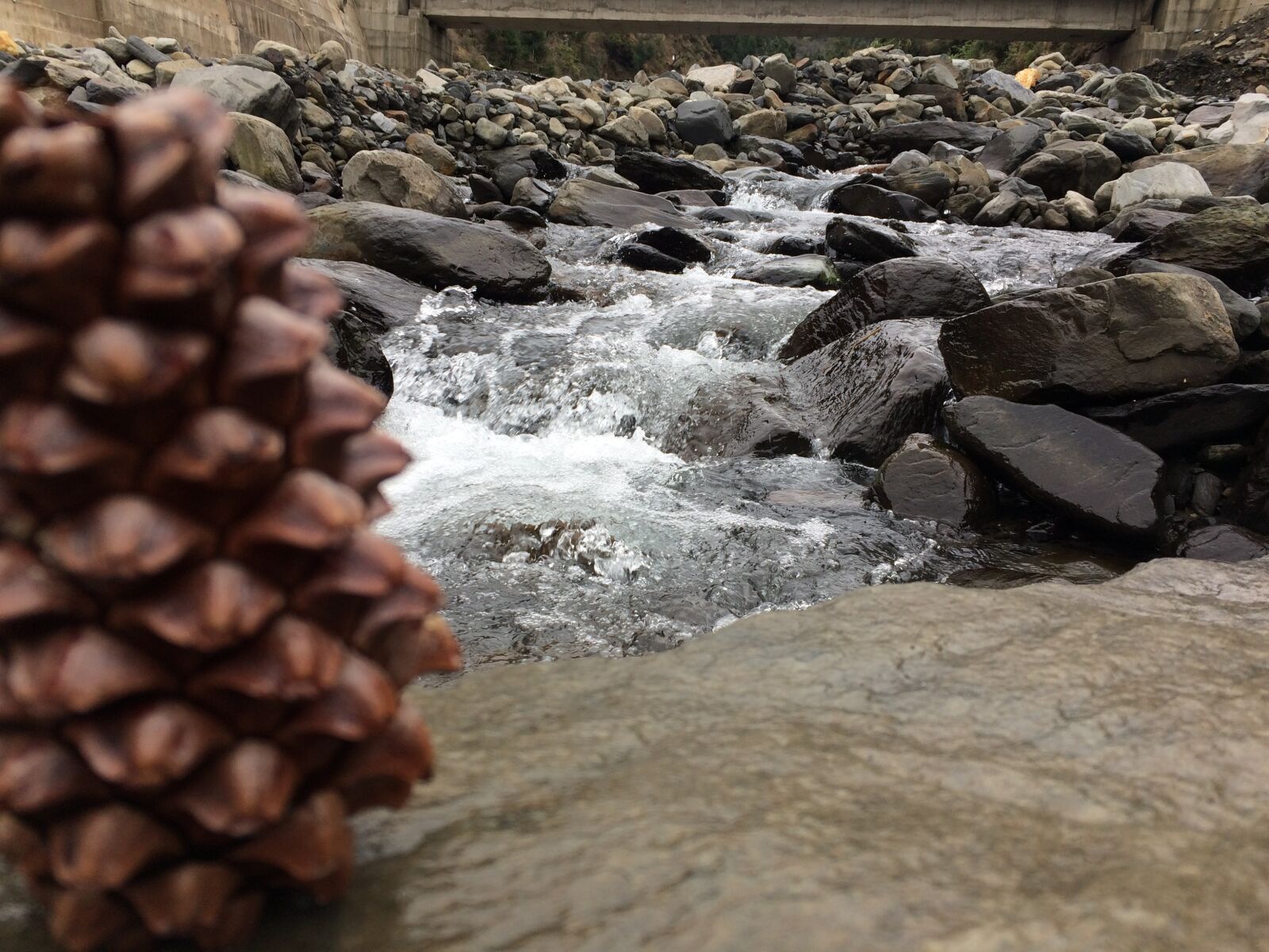 iPhone 5s back camera 4.15mm f/2.2 sample photo. River, nature, rock photography