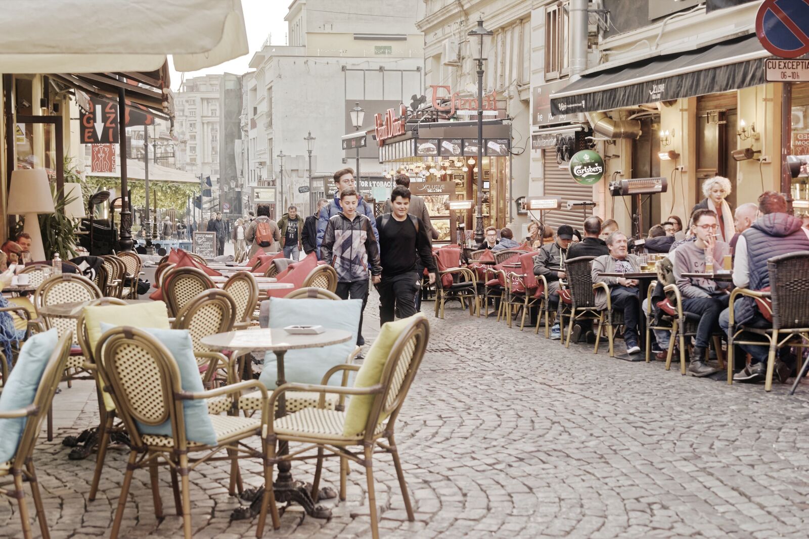 Nikon D5300 sample photo. Terraces, restaurants, street photography
