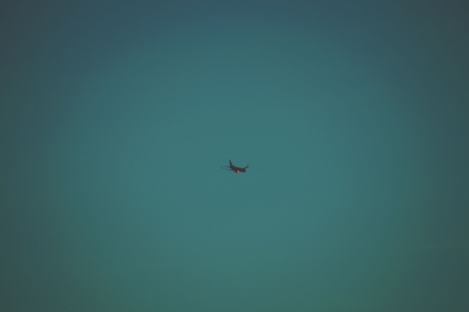 Sony SLT-A58 sample photo. Airplane, travel, adventure photography