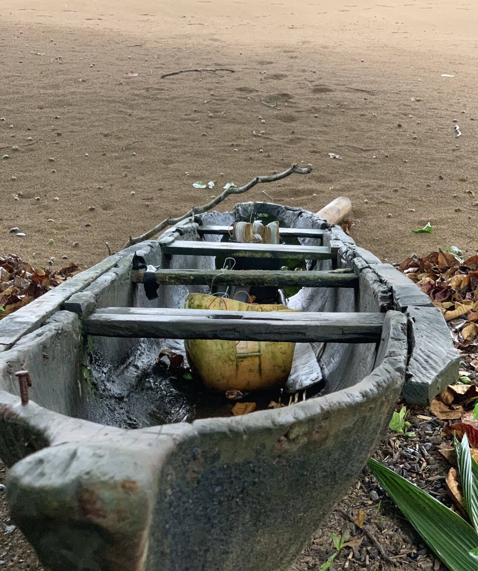 iPhone XS Max back dual camera 6mm f/2.4 sample photo. Boat, beach, sea photography