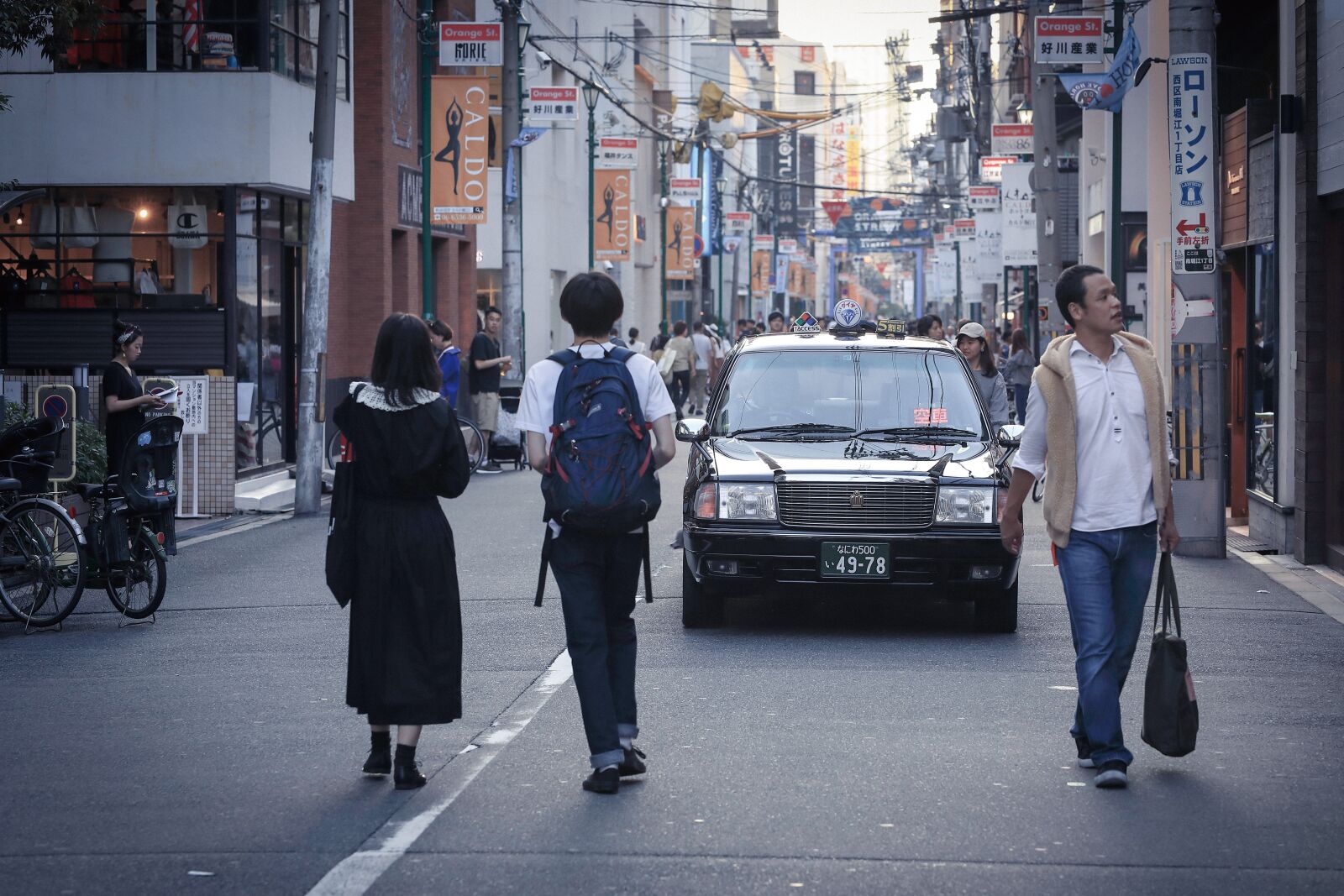 Canon EF 100mm F2.8L Macro IS USM sample photo. Japan, osaka, transportation photography