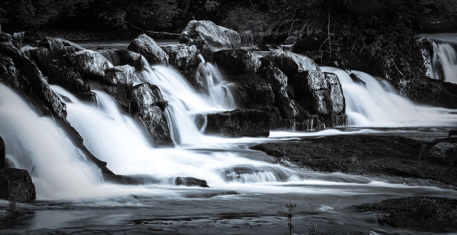 Canon EOS 400D (EOS Digital Rebel XTi / EOS Kiss Digital X) sample photo. Waterfall, rock, flow photography