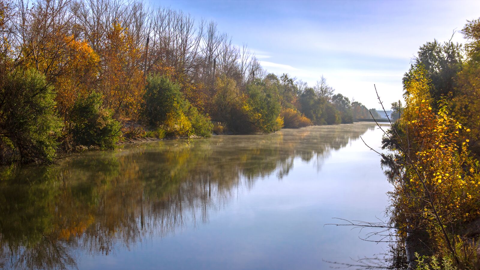Canon EOS 550D (EOS Rebel T2i / EOS Kiss X4) sample photo. Autumn, river, weather photography