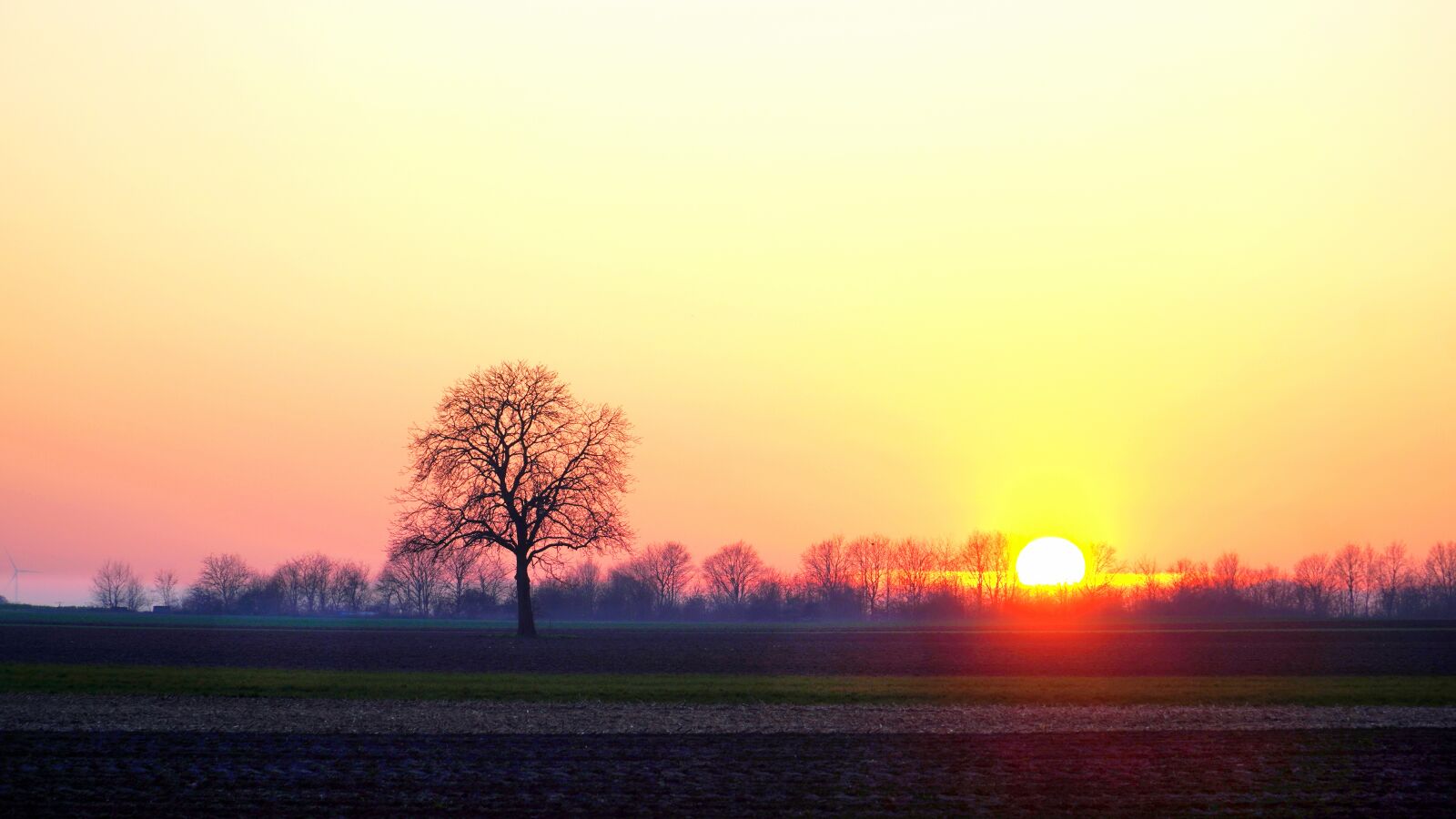 Sony E PZ 18-105mm F4 G OSS sample photo. Sunset, sun, evening photography