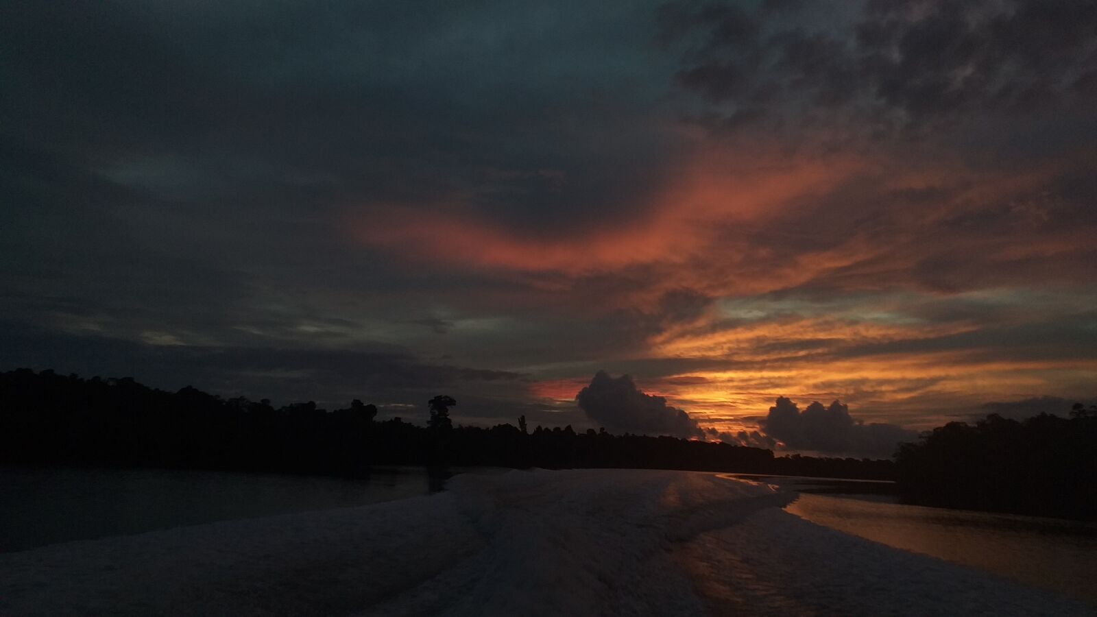 Samsung Galaxy J6+ sample photo. Sunset, papuan, love photography