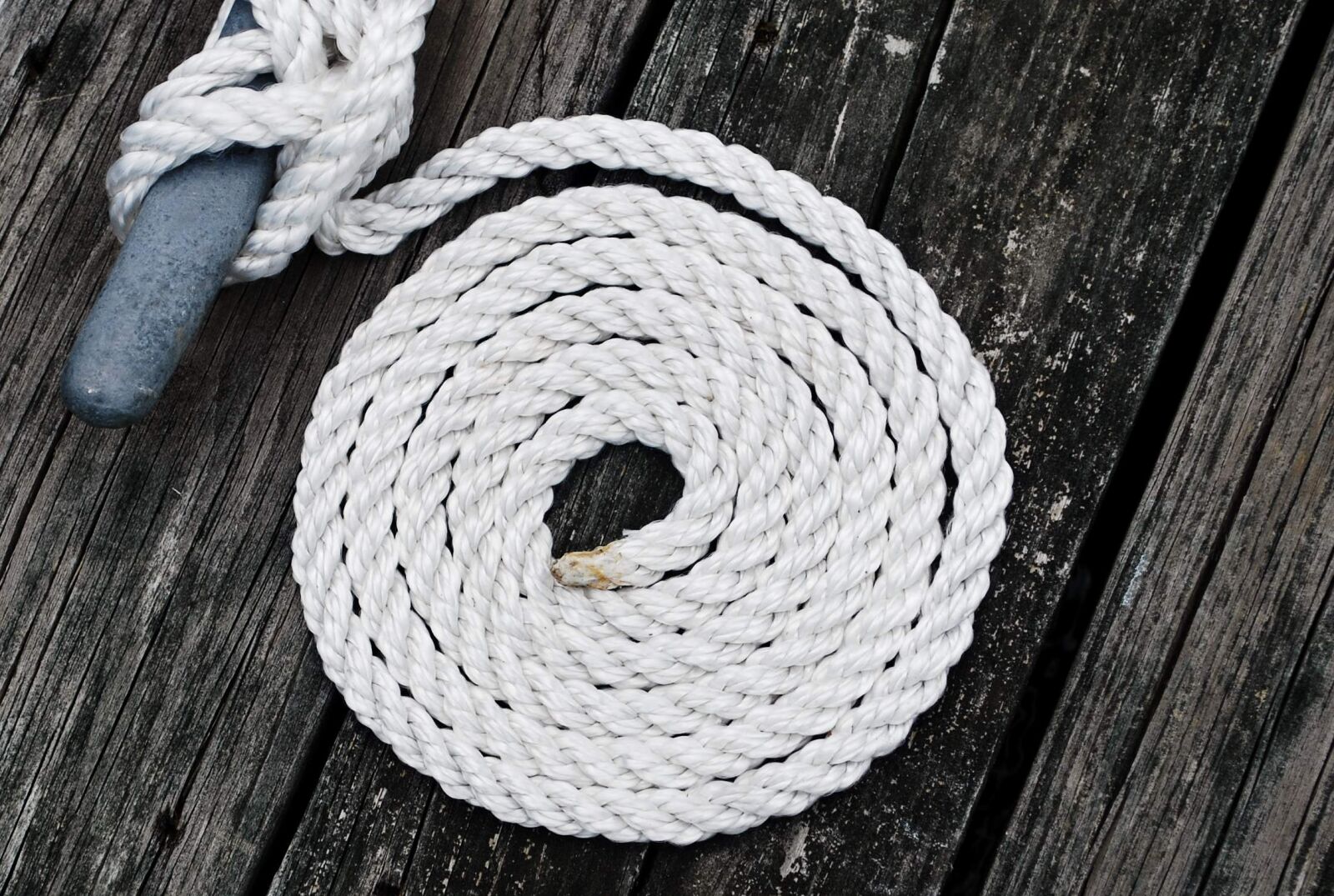 Nikon D60 sample photo. Close-up, knot, rope photography