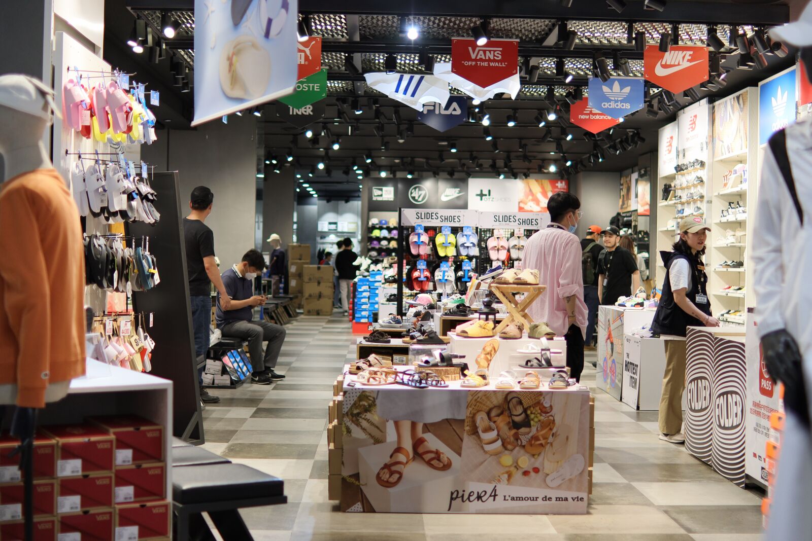 Canon EOS 90D sample photo. Department store, shopping, clothing photography