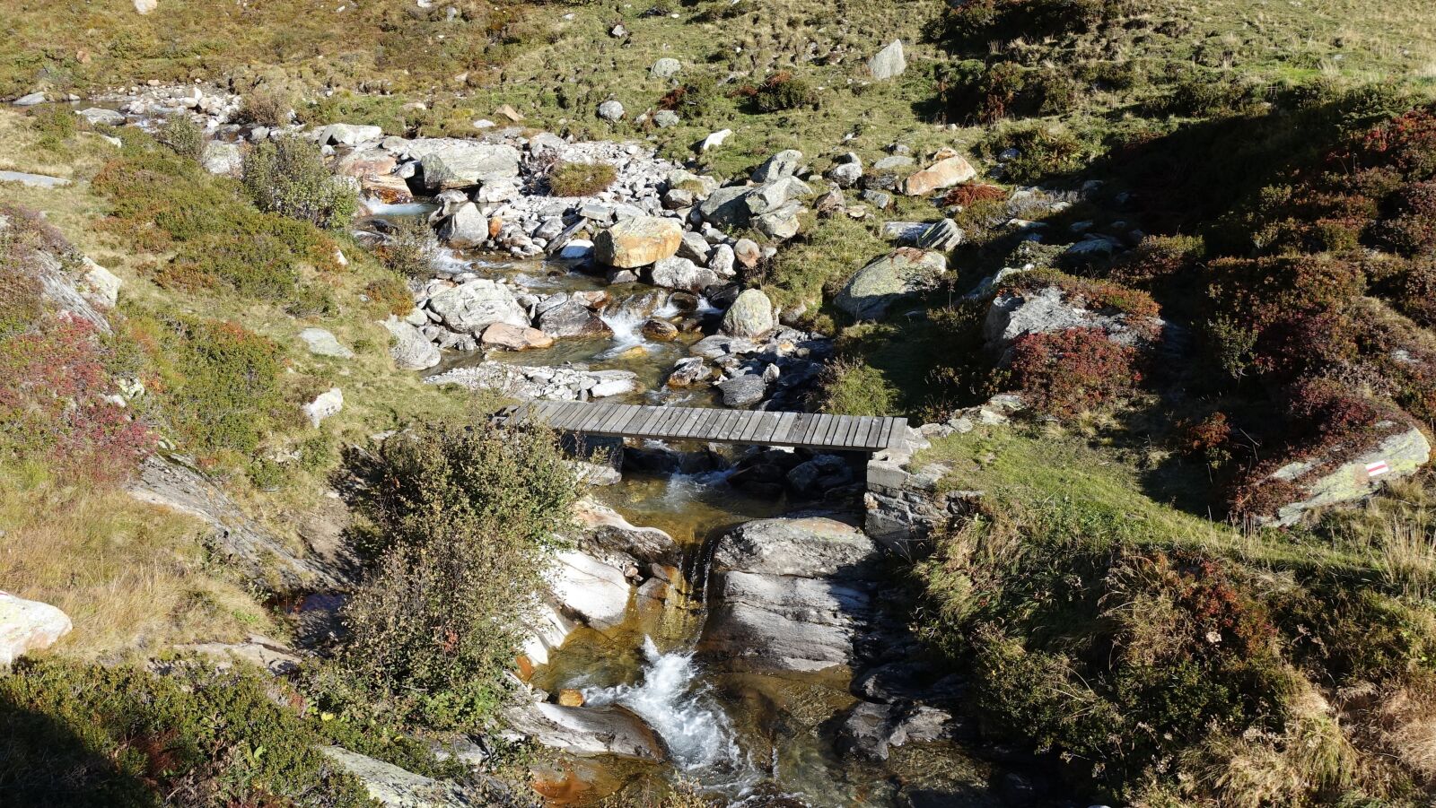 Sony Cyber-shot DSC-RX100 IV sample photo. Autumn colours, bridge, landscape photography