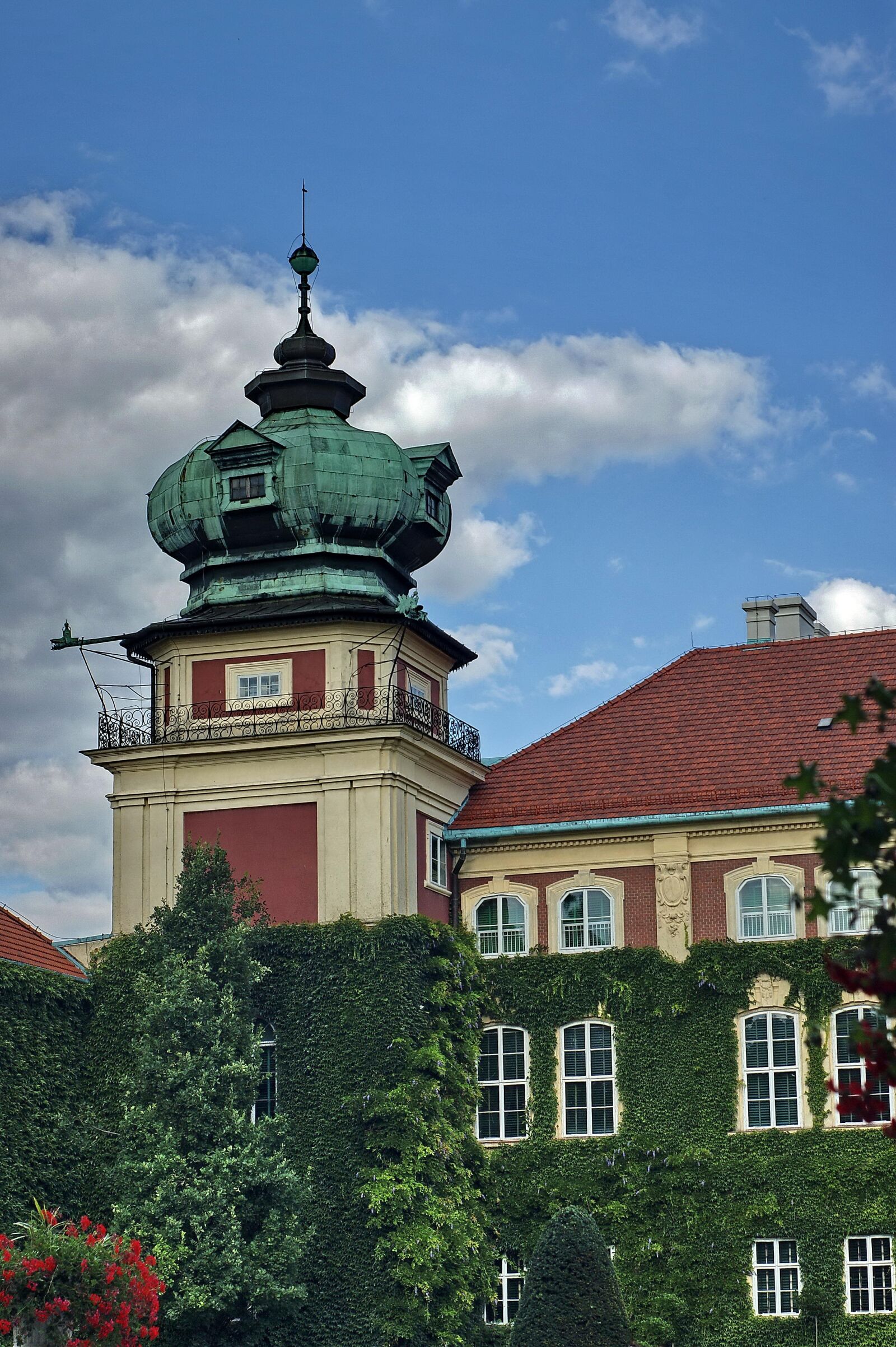 Sony Alpha DSLR-A290 sample photo. Tower, palace, architecture photography