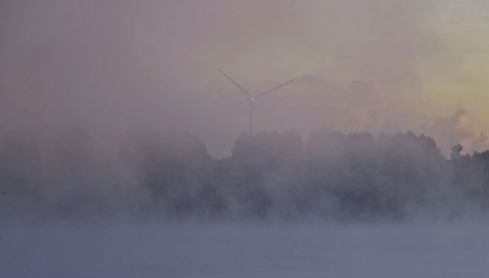 Canon EOS 100D (EOS Rebel SL1 / EOS Kiss X7) sample photo. Sunrise, fog, landscape photography