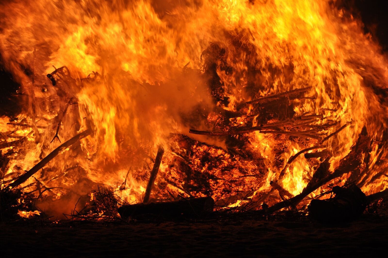 Nikon D90 sample photo. Fire, bonfire, night photography