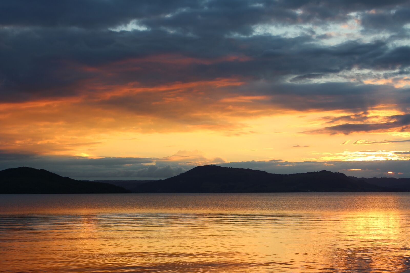 Canon EOS 700D (EOS Rebel T5i / EOS Kiss X7i) sample photo. Sunset, lake, landscape photography
