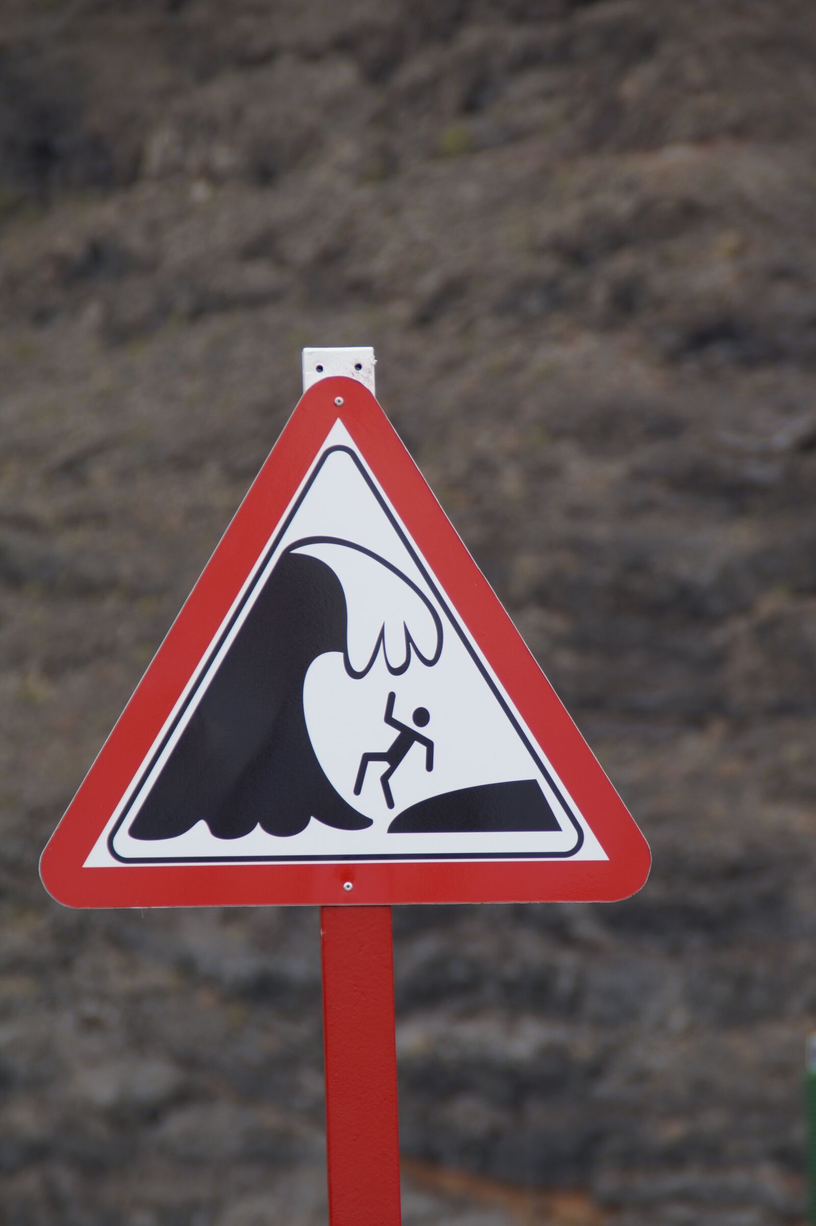 Sony SLT-A58 sample photo. Warnschild, traffic sign, shield photography