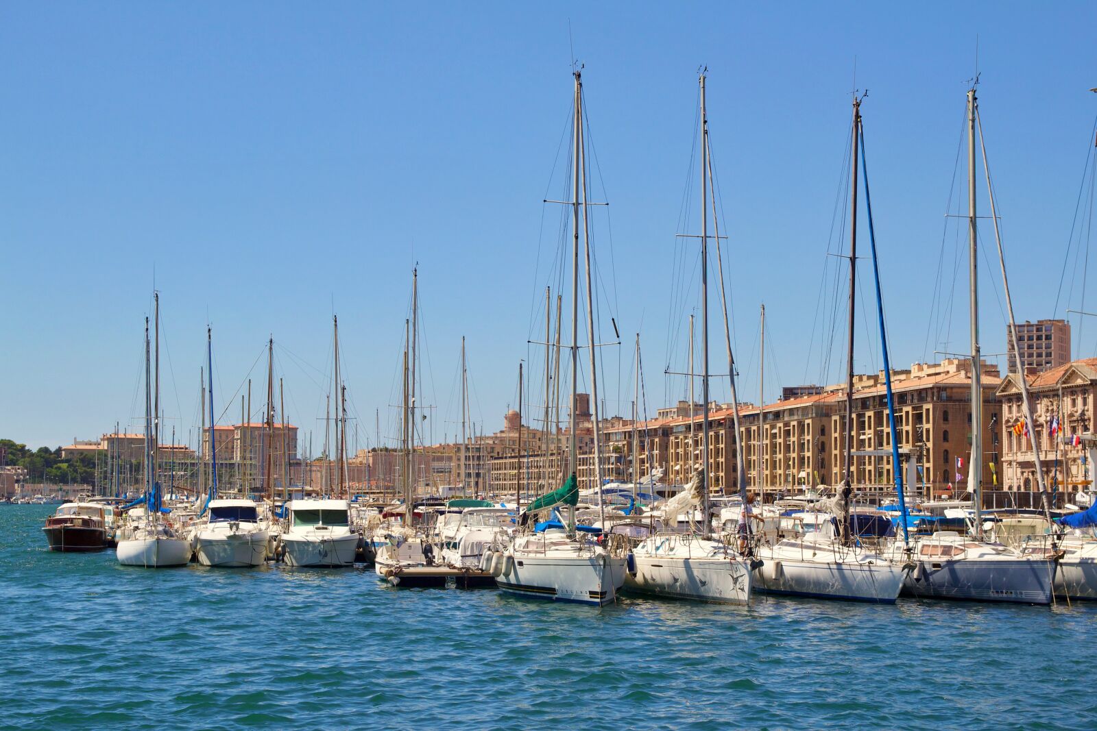 Canon EOS 600D (Rebel EOS T3i / EOS Kiss X5) sample photo. Marseille, port, sea photography
