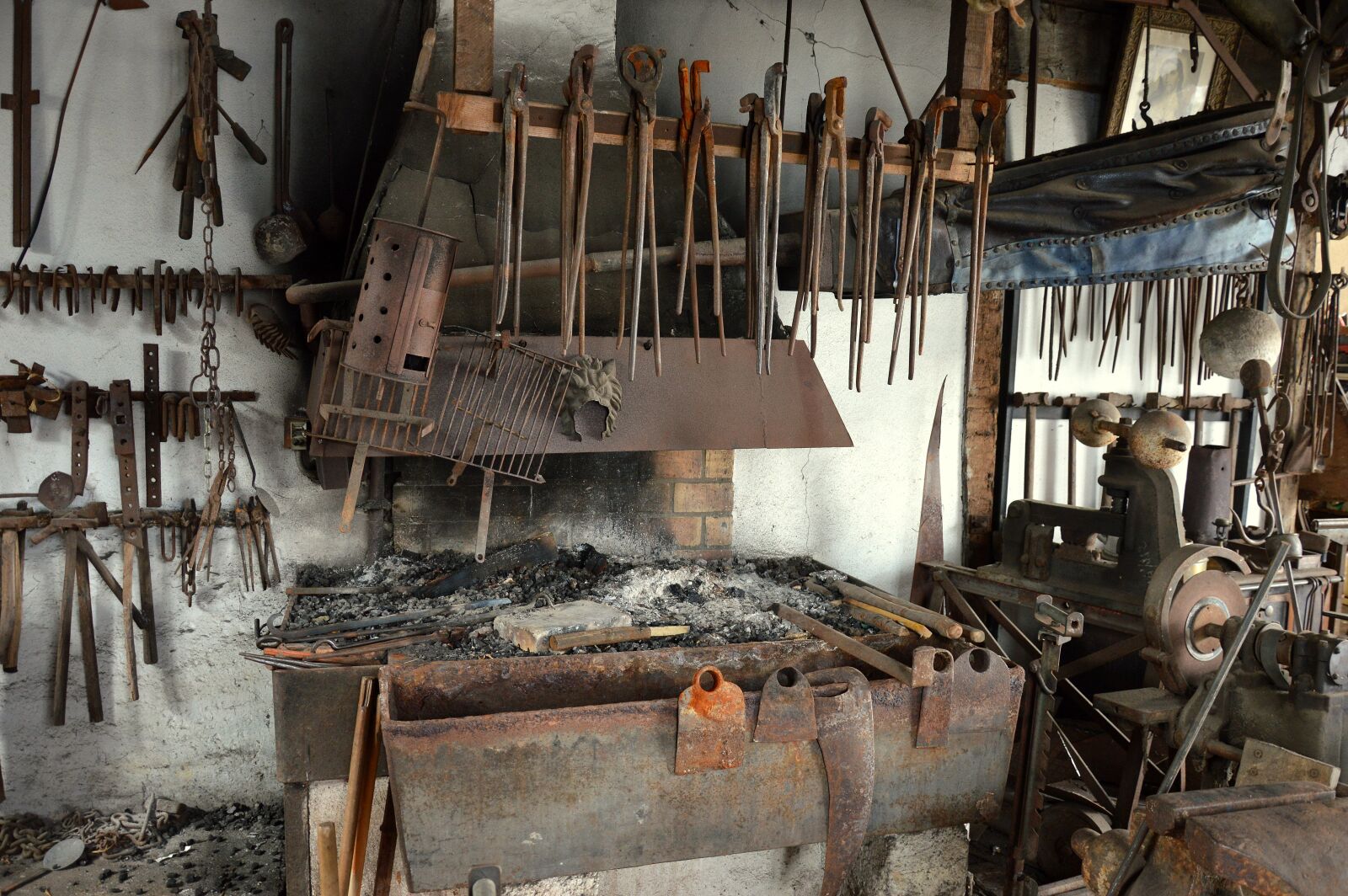 Nikon D3200 sample photo. Blacksmith, forge, anvil photography