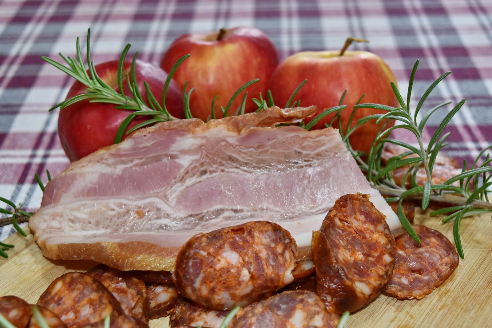 Nikon D5500 sample photo. Apples, delicious, fat, kitchen photography