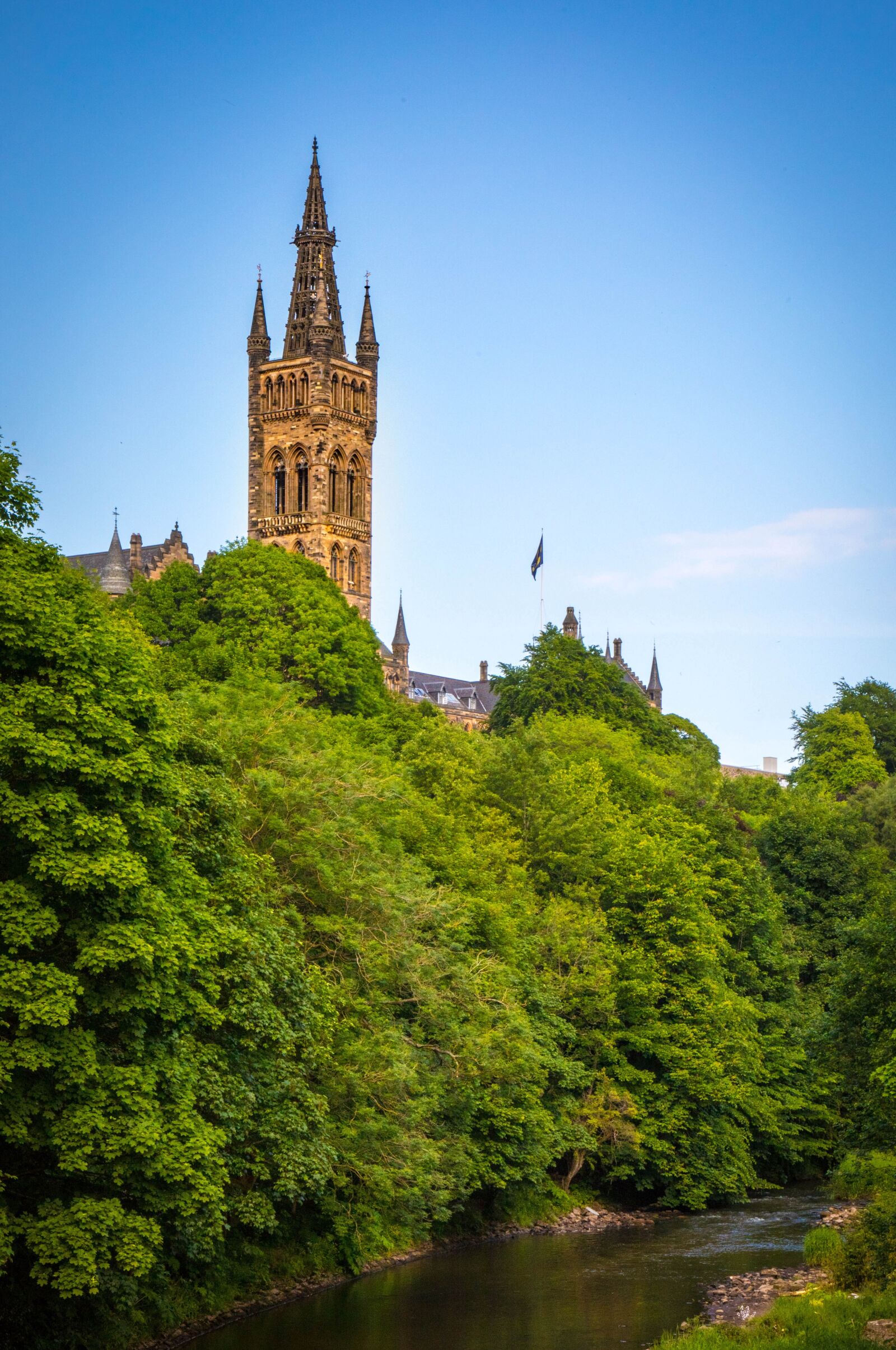 Canon EOS 5D Mark IV sample photo. University, glasgow, blue sky photography