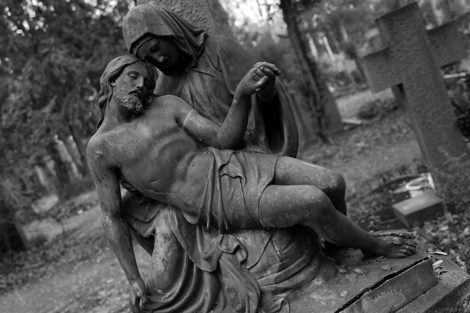 Canon EF 24-105mm F4L IS USM sample photo. Cemetery, art, artwork photography
