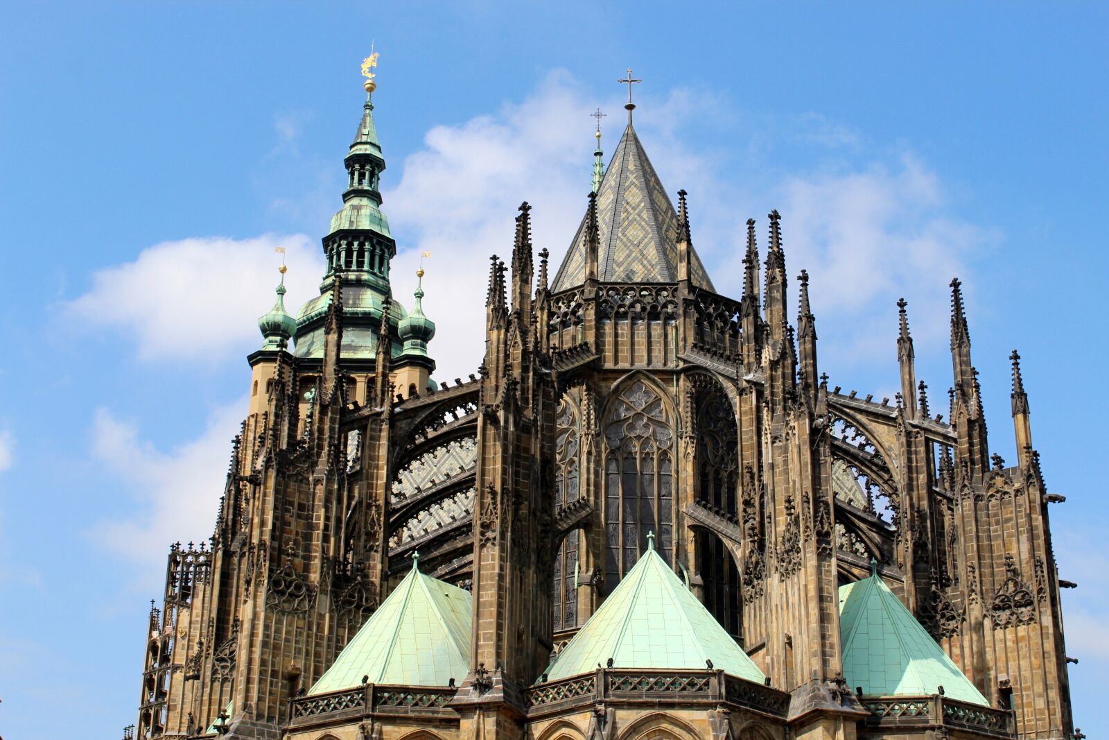 Canon EOS 1300D (EOS Rebel T6 / EOS Kiss X80) sample photo. Prague, st vitus cathedral photography