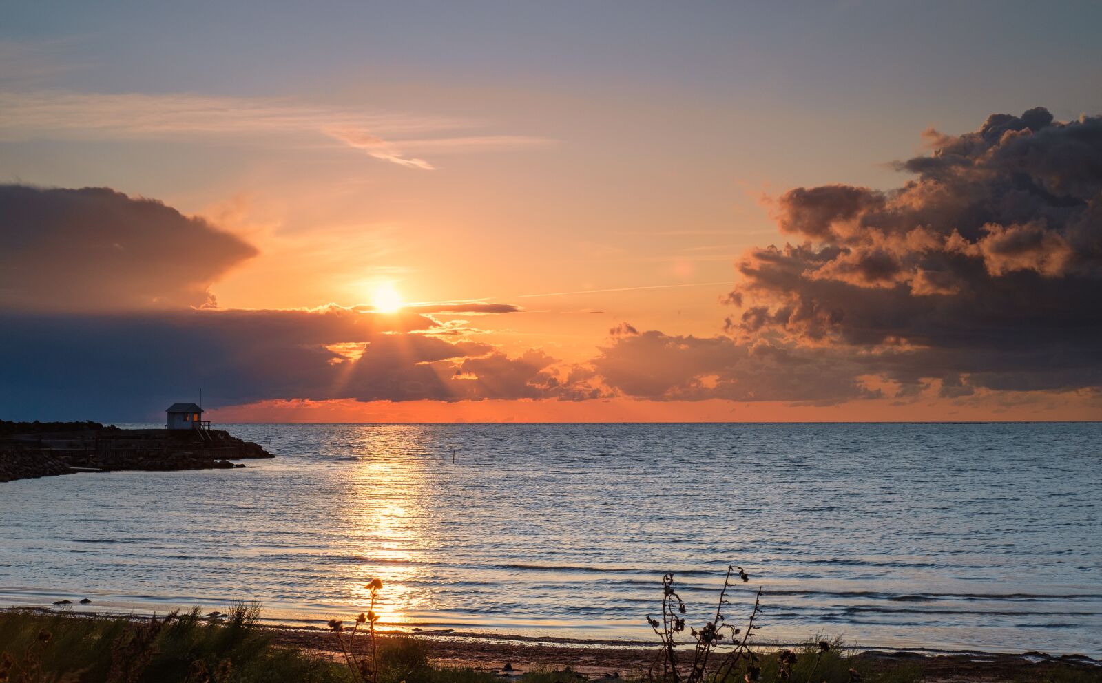 Fujifilm X-T2 + Fujifilm XF 35mm F2 R WR sample photo. Sunset, afterglow, sea photography